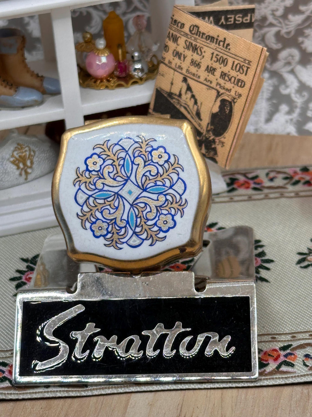 Vintage Stratton Blue and Gold Floral Pill Box – Ornate 4cm