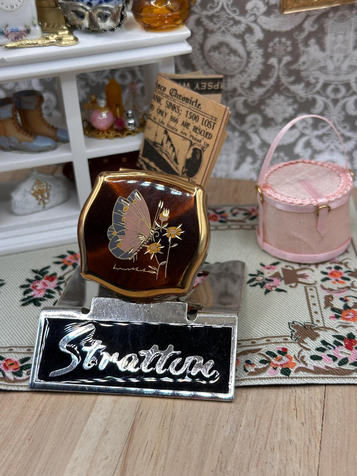 Vintage Stratton Butterfly and Flowers Pill Box – Gold Tone 4cm