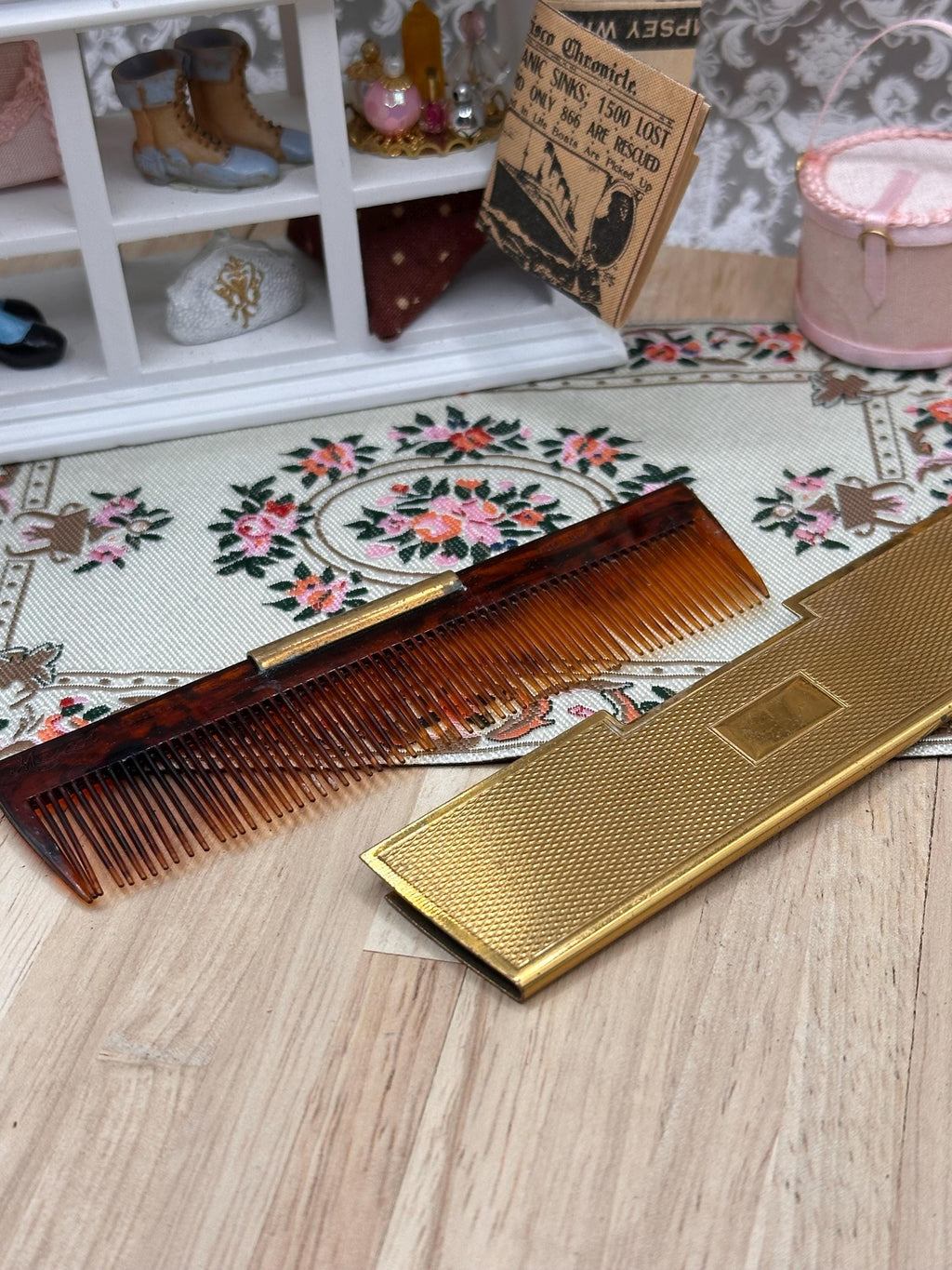 Vintage Mascot Handbag Comb Gold Tone Textured Case Tortoiseshell Effect 10.5cm