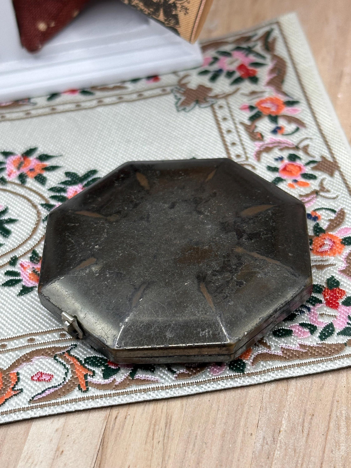 1930s Art Deco Seventeen Colgate Maison Jeurelle Enamel Powder Compact