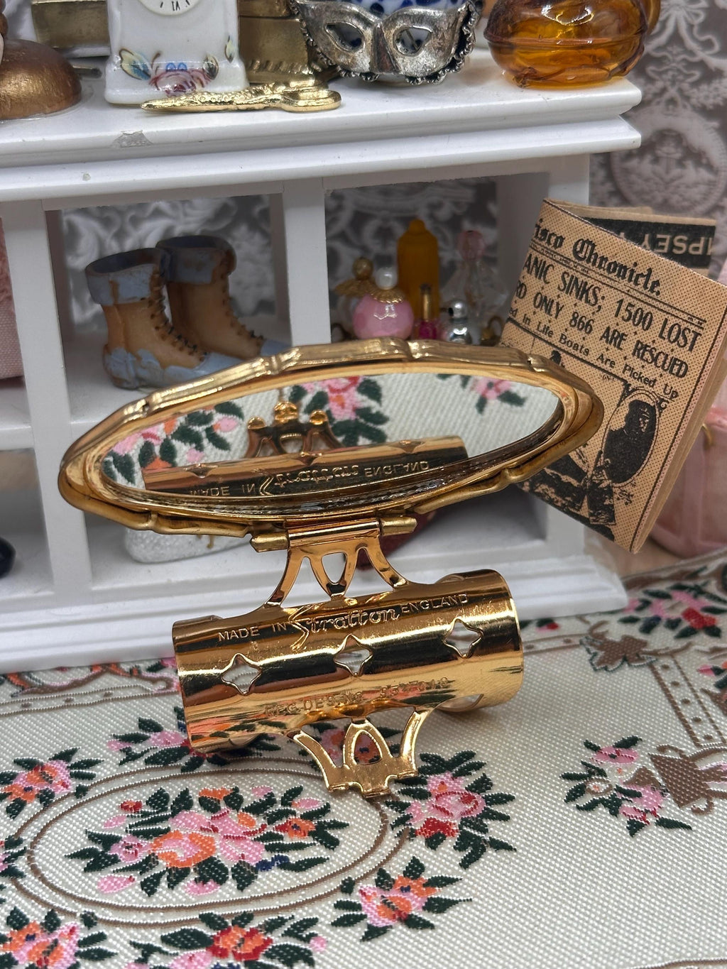 Vintage Stratton Lip-View Compact Mirror – Floral Enamel Gold Tone – 6cm
