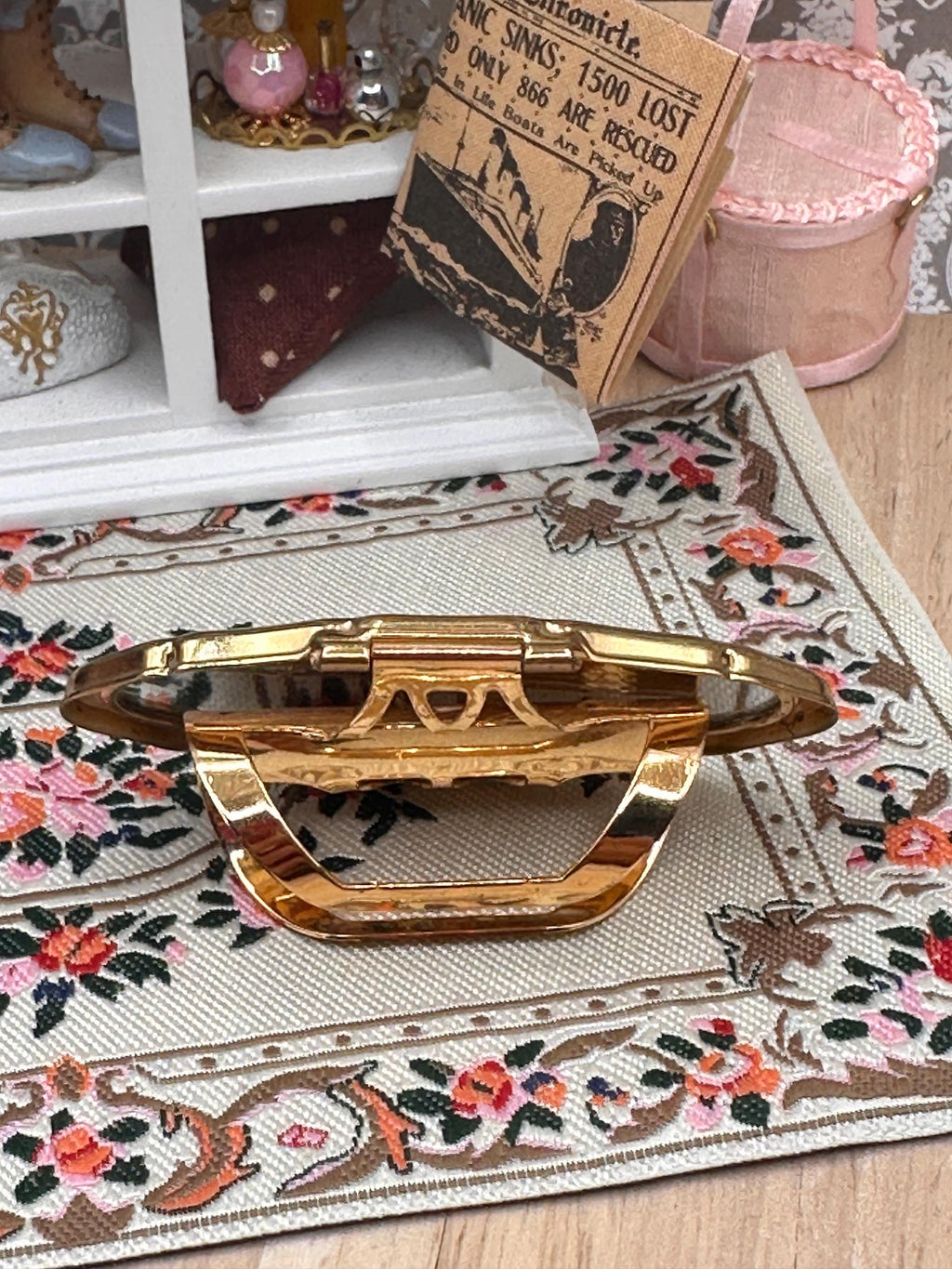 Vintage Stratton Lip-View Compact Mirror – Peacock Enamel – 6cm