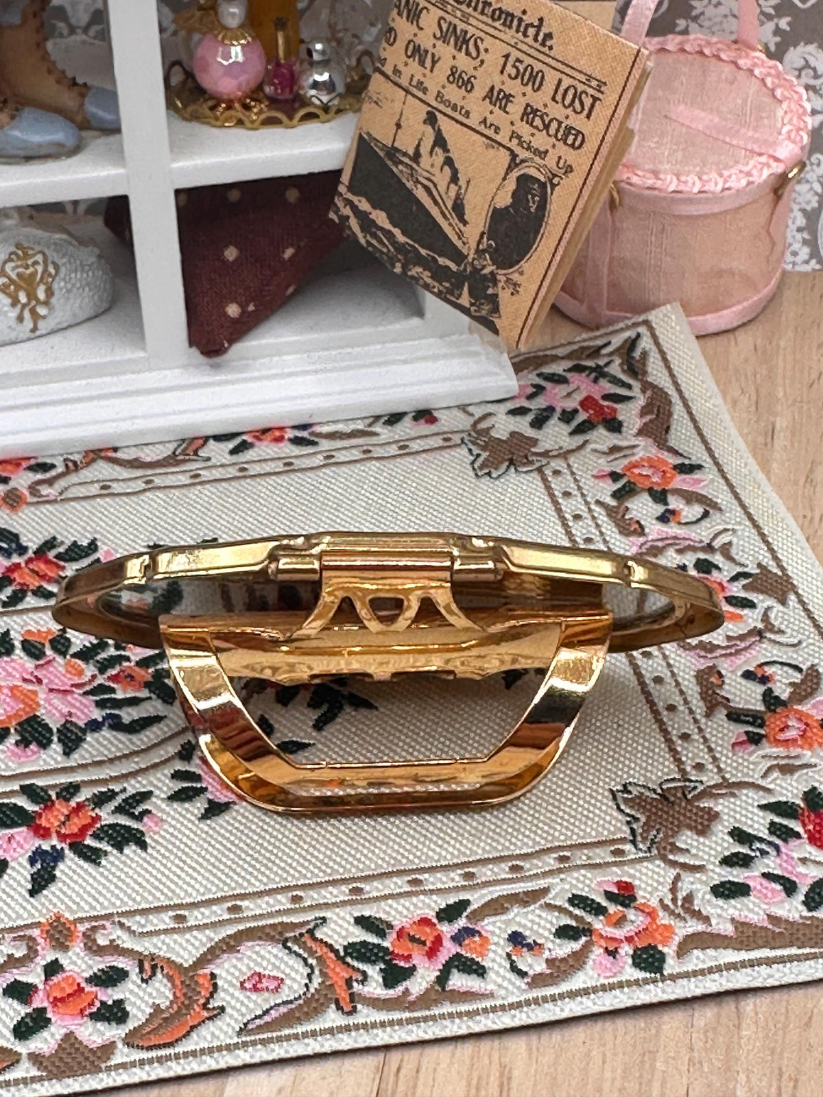 Vintage Stratton Lip-View Compact Mirror – Peacock Enamel – 6cm