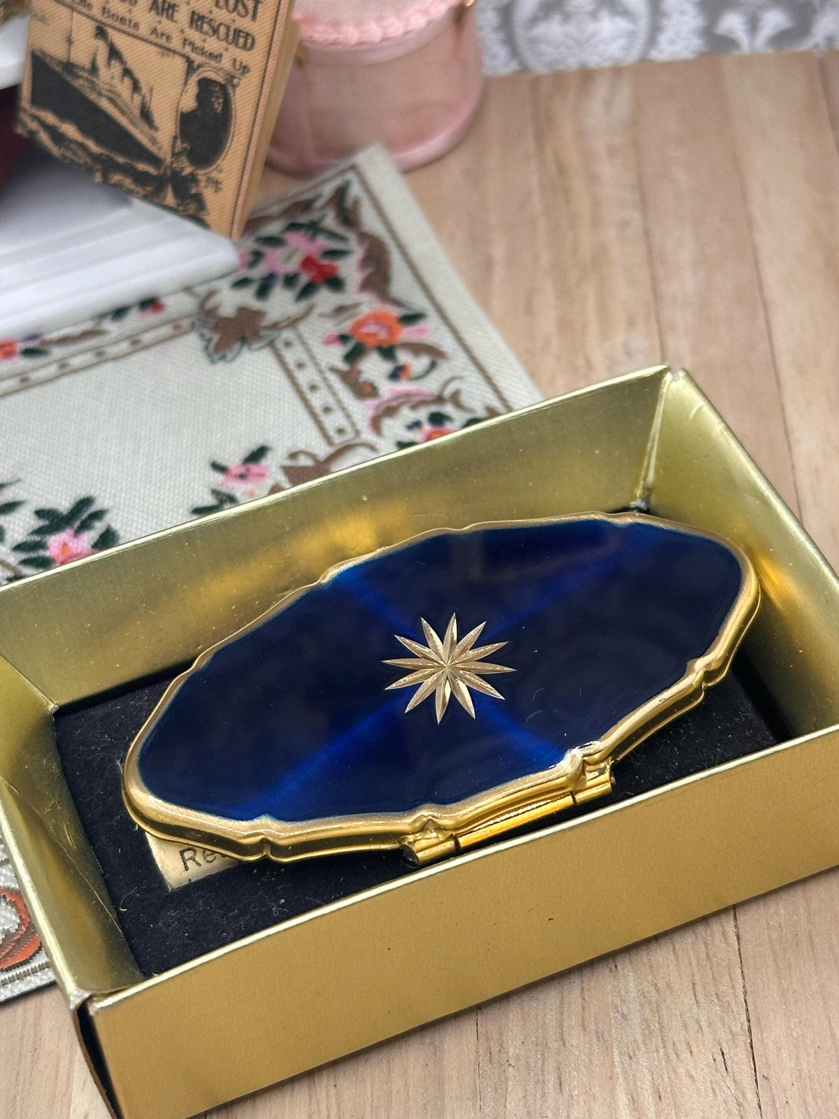 Vintage Stratton Lip-View Compact Mirror – Boxed Blue Starburst – 6cm