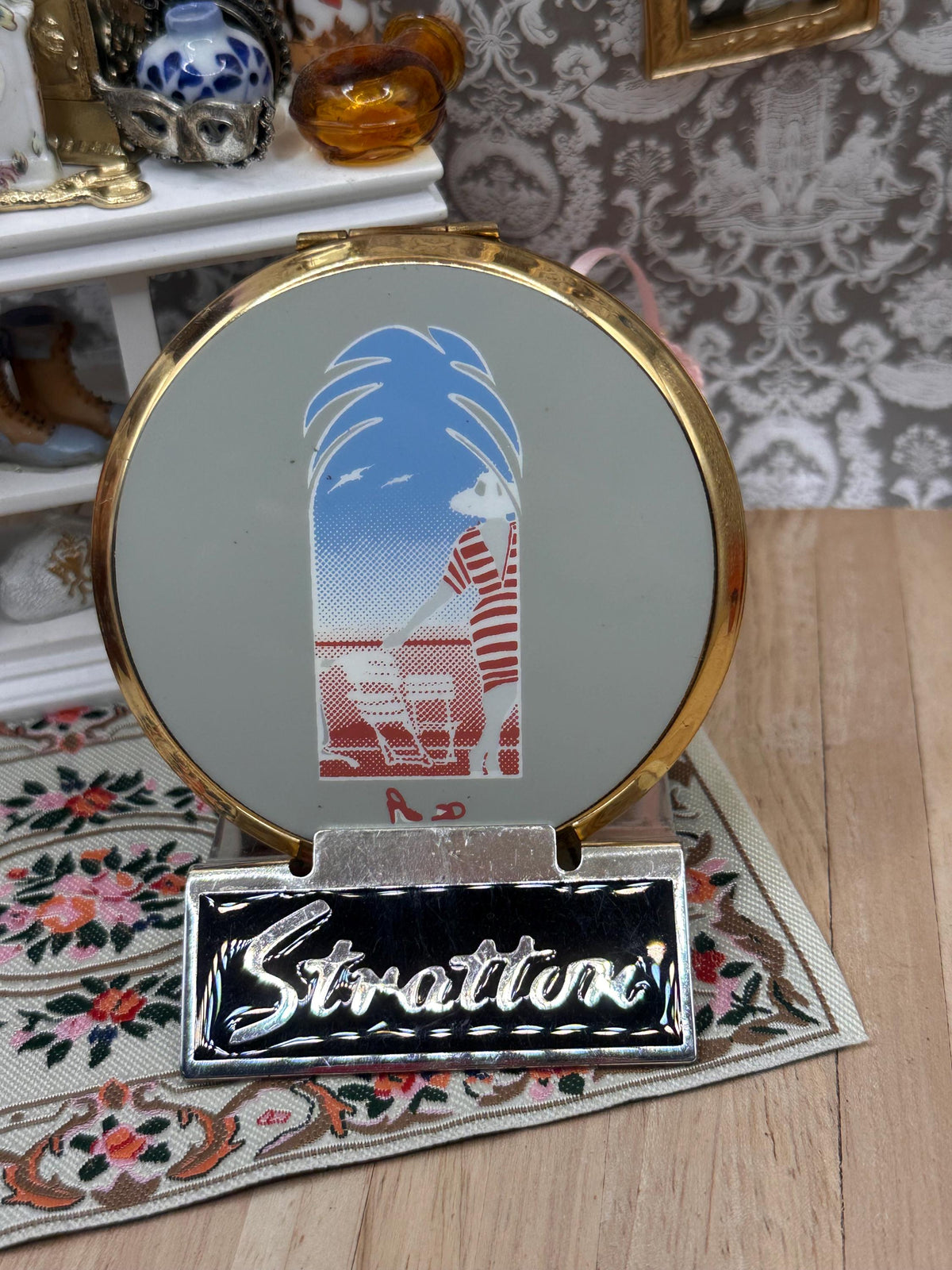 Vintage Stratton Powder Compact – Seaside Design – 7.5cm