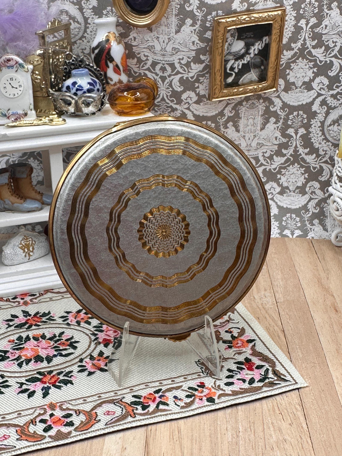 Vintage Gwenda Powder Compact – Silver & Gold Guilloché Design – 7.5cm