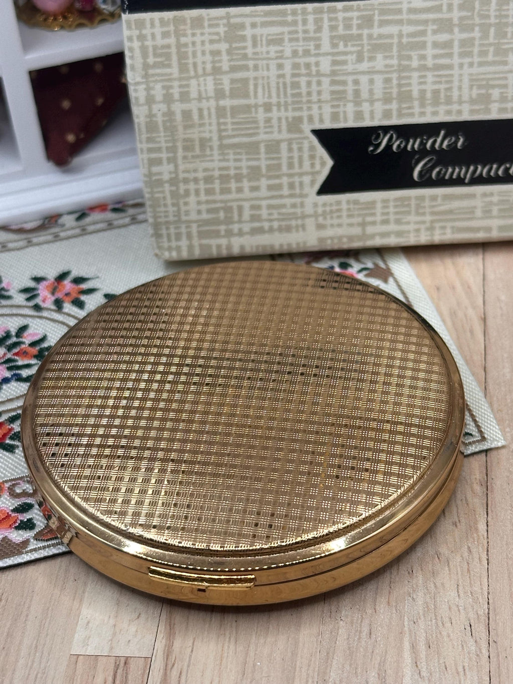 Vintage Melissa Super Slim Powder Compact – Boxed Unused 7cm with Original Pouch & Puff
