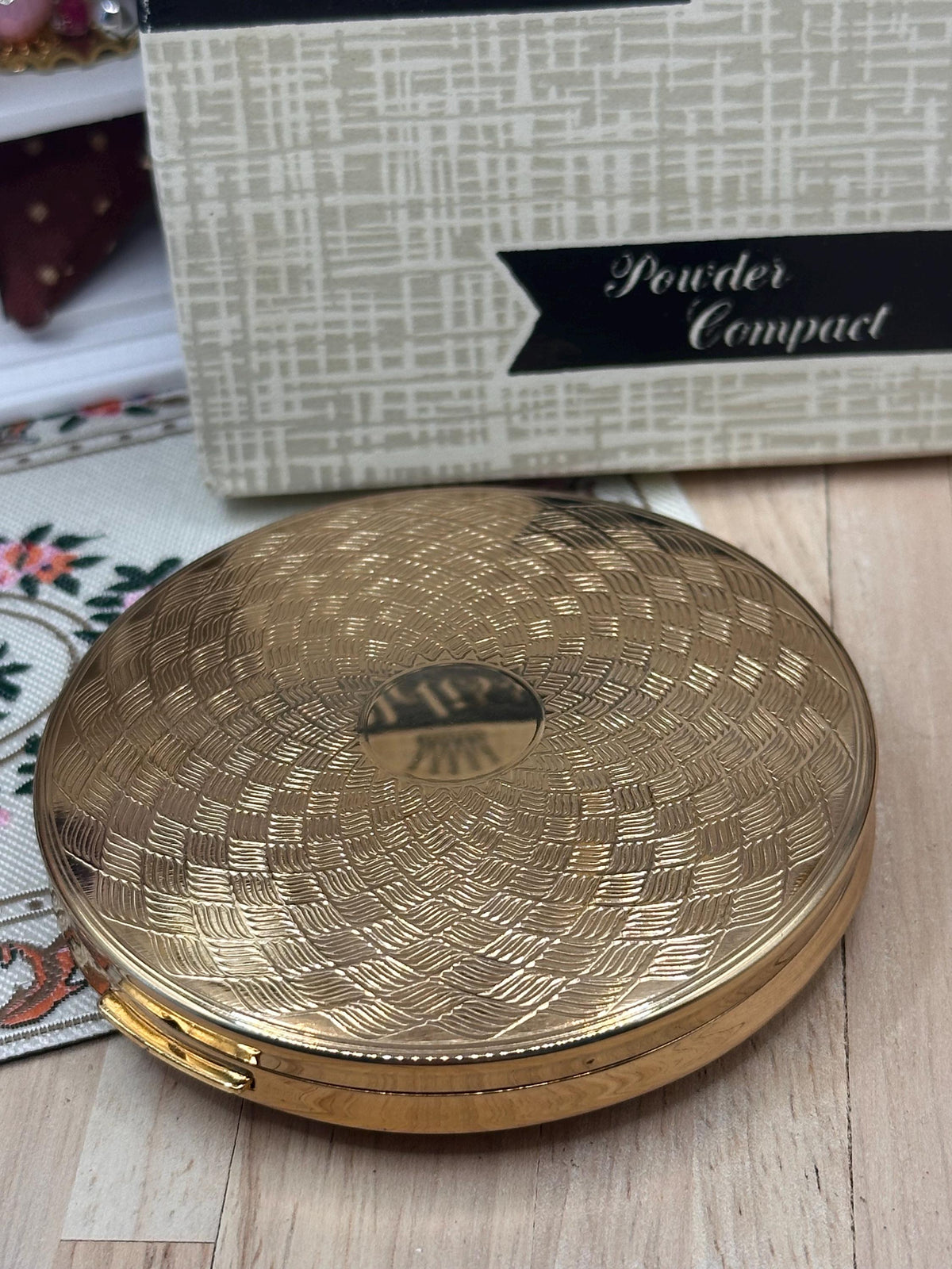 Vintage Melissa Super Slim Powder Compact – Boxed Unused 7cm with Original Pouch & Puff