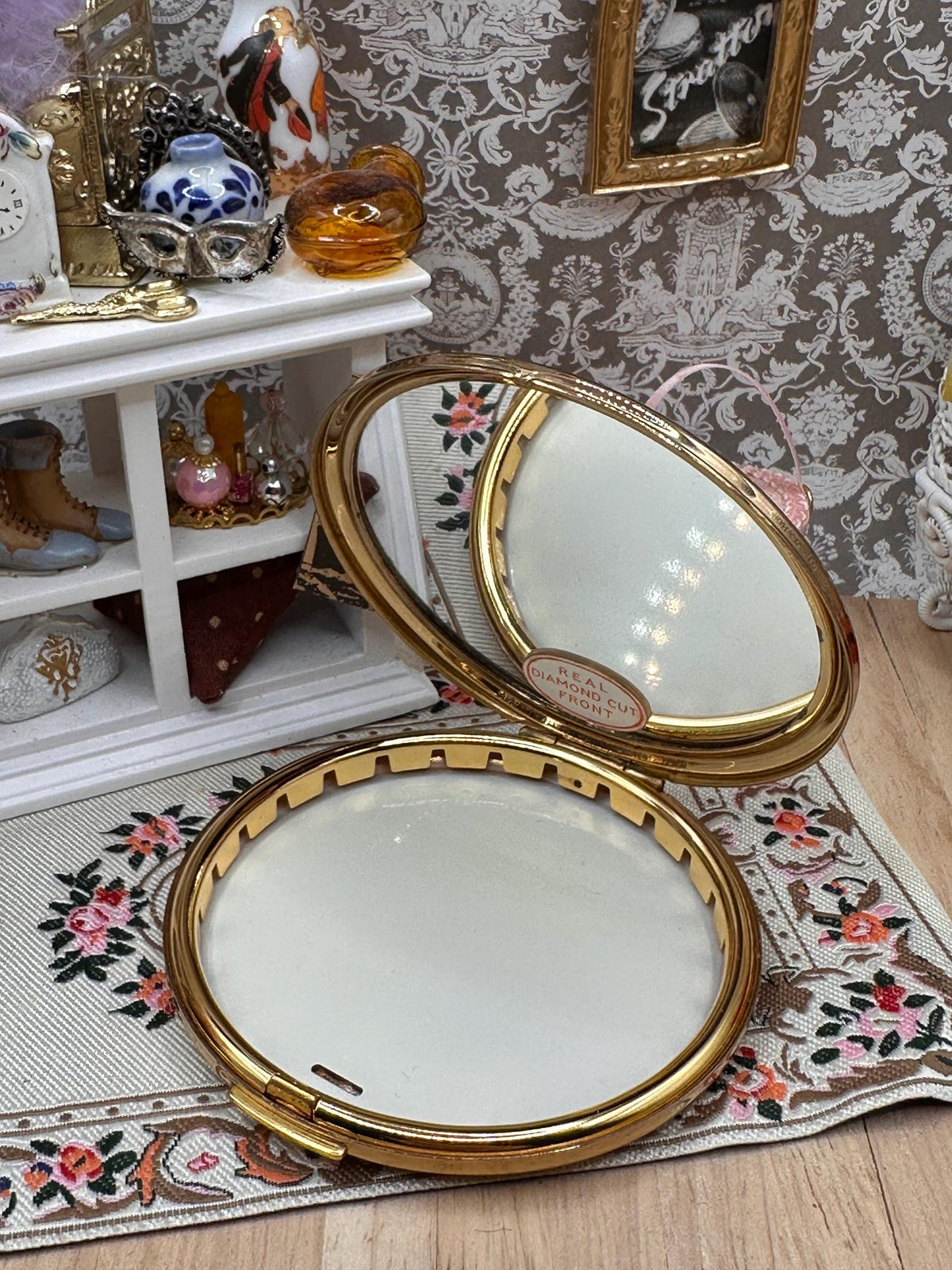 Vintage 1950s Stratton Gold Tone Powder Compact – Diamond Cut Concentric Circle Design 7.5cm