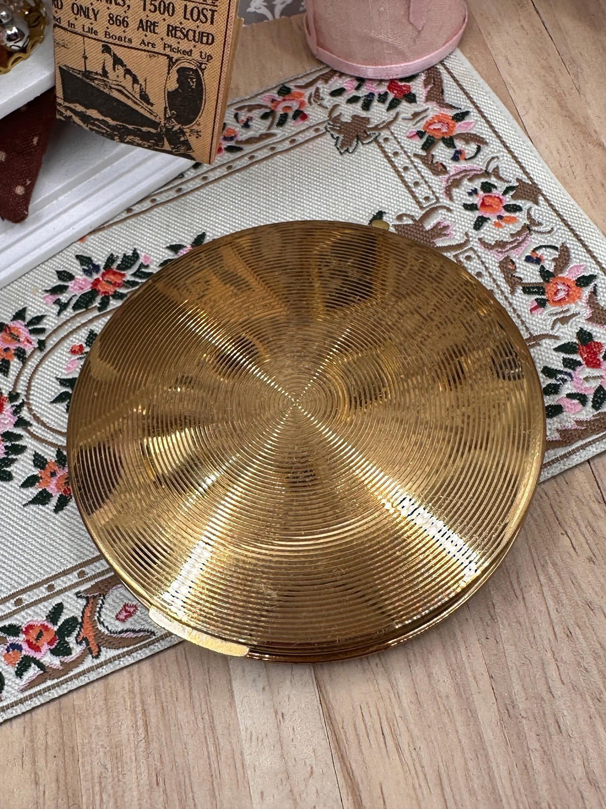 Vintage Stratton Kingfisher Powder Compact – Bird, Bamboo & Dragonfly Design 7.5cm
