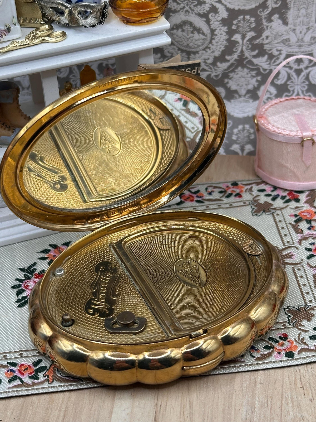 Vintage Kigu Minuette Musical Powder Compact – Ornate Gilt Floral Design – Thorens Swiss Movement – 1950s