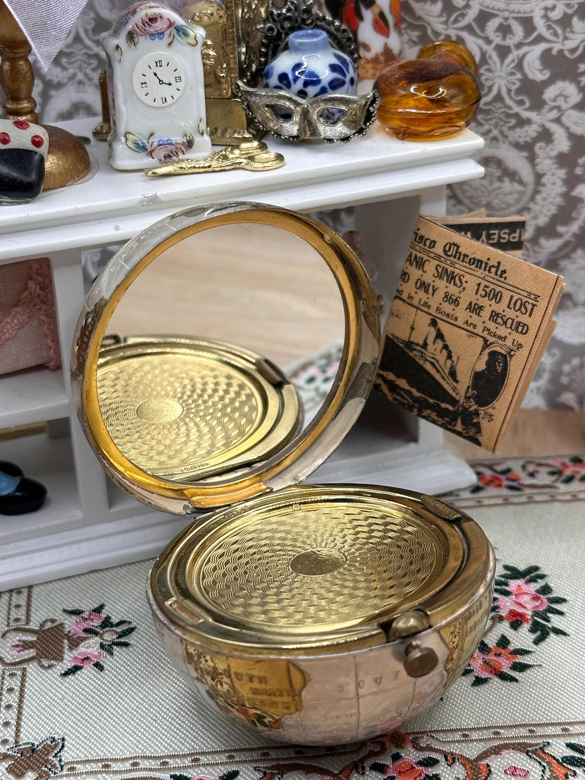Rare 1950s Pygmalion No. 1960 Globe Powder Compact – Satin Silver & Gold World Map – Boxed Complete