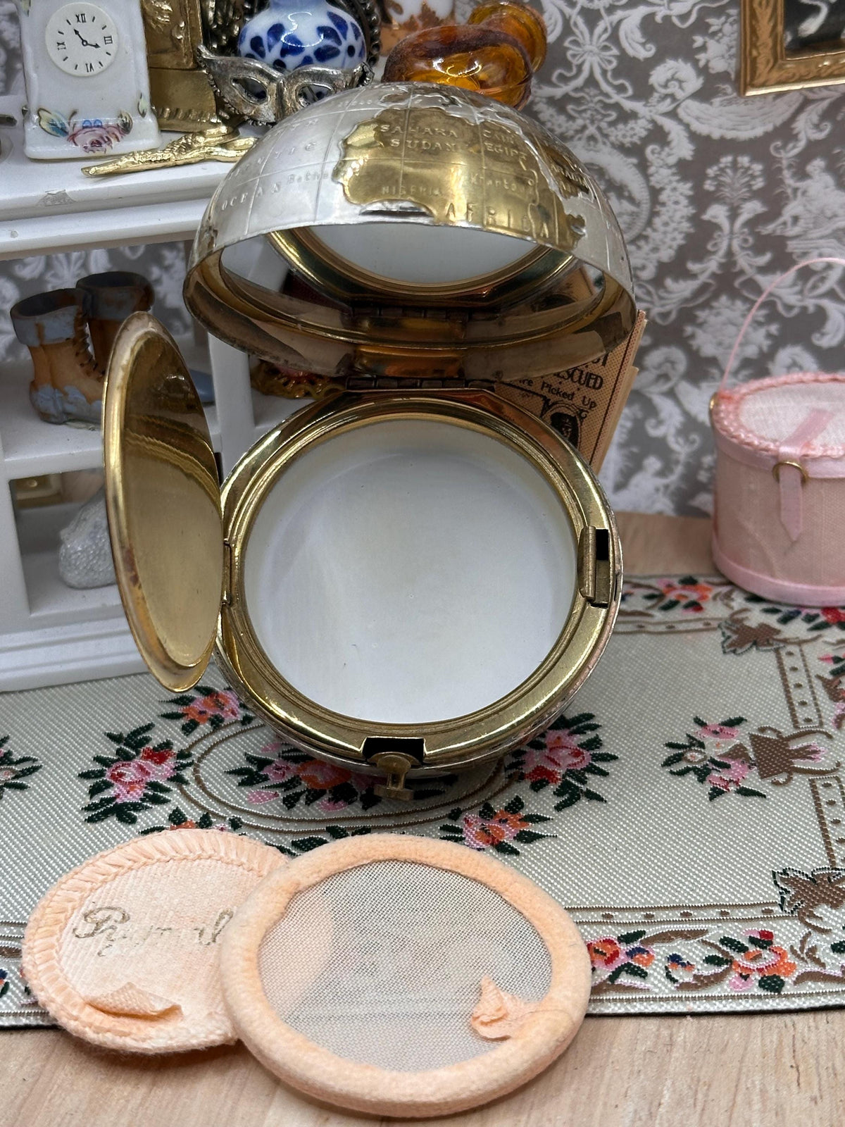 Rare 1950s Pygmalion No. 1960 Globe Powder Compact – Satin Silver & Gold World Map – Boxed Complete