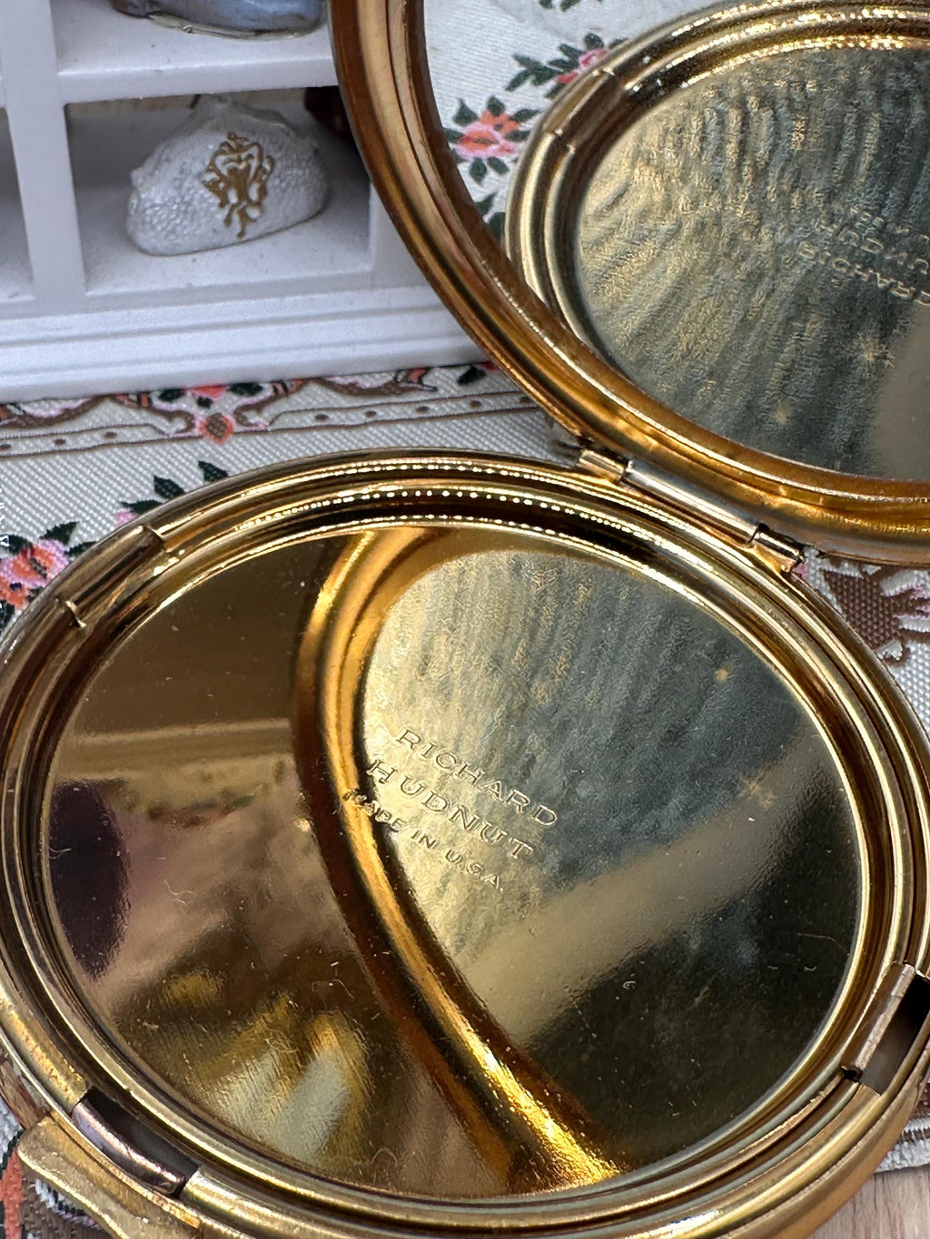 Vintage Richard Hudnut Vanity Powder Compact – Boxed Gold Tone Sunburst – Original Puff