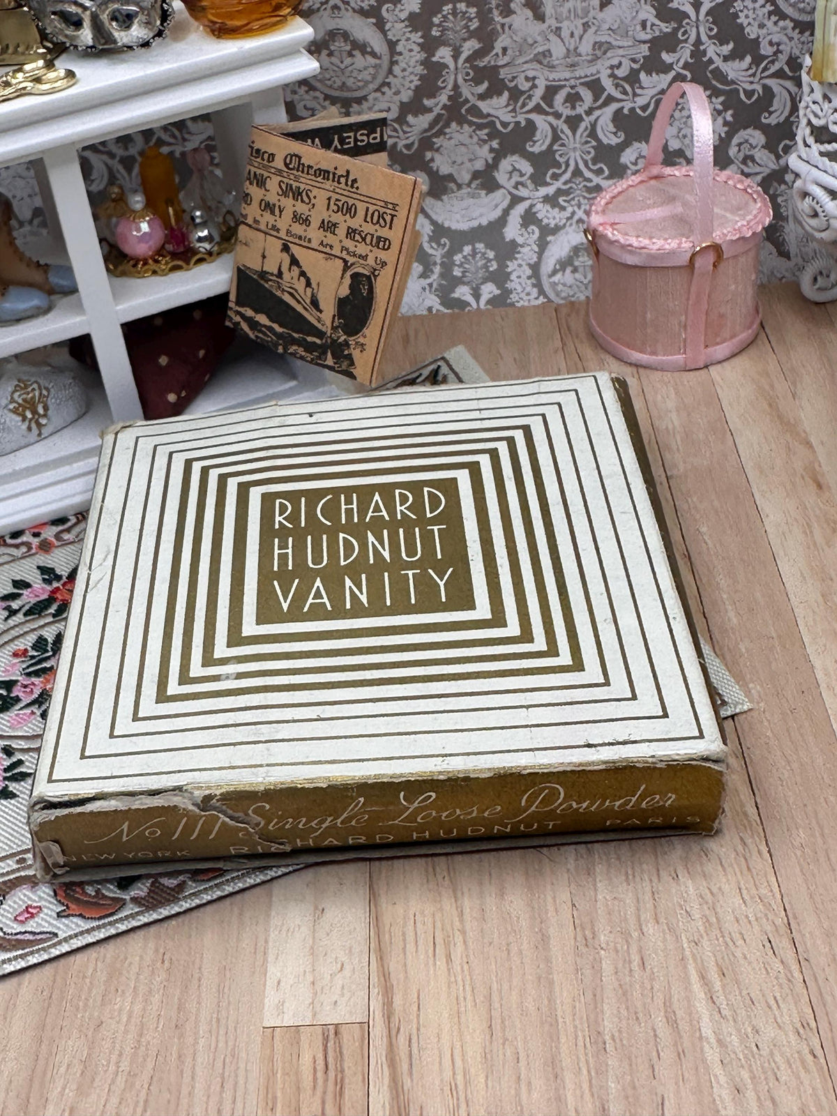 Vintage Richard Hudnut Vanity Powder Compact – Boxed Gold Tone Sunburst – Original Puff