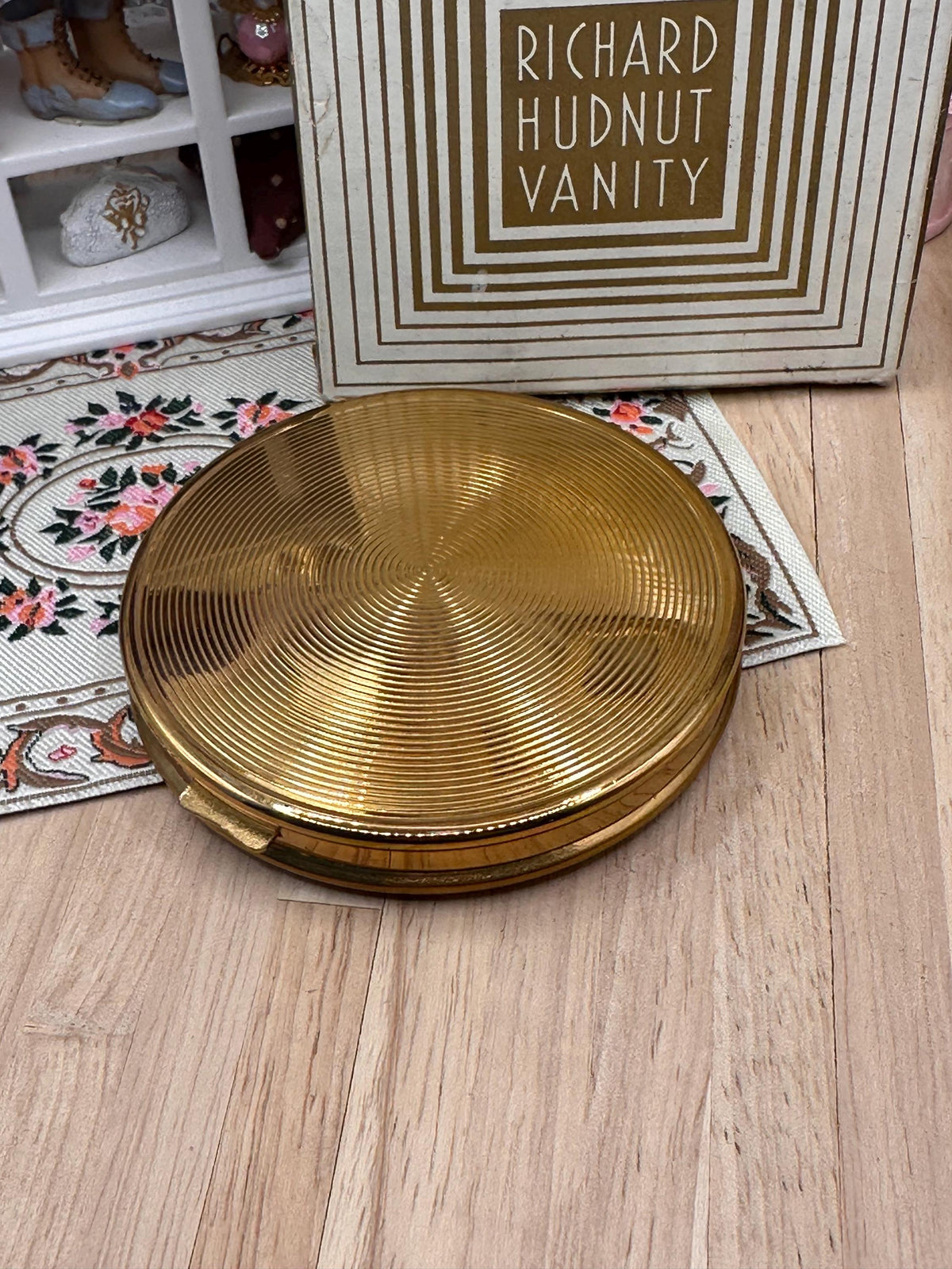 Vintage Richard Hudnut Vanity Powder Compact – Boxed Gold Tone Sunburst – Original Puff