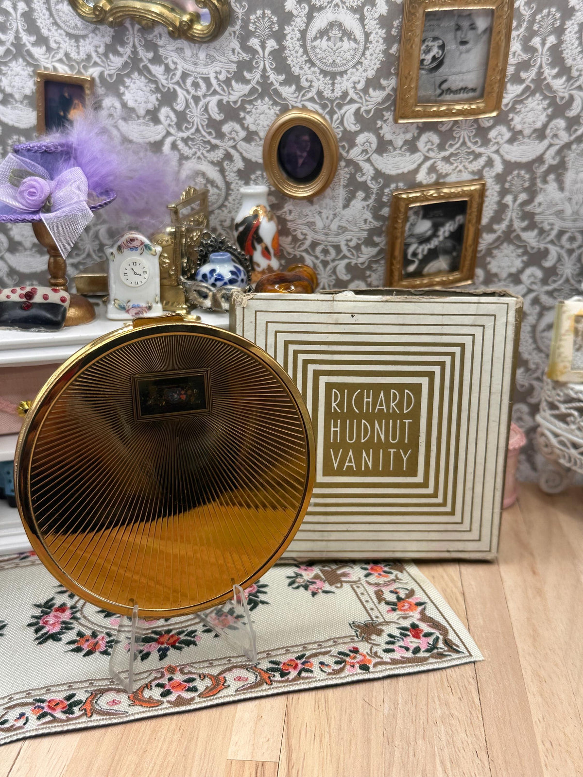 Vintage Richard Hudnut Vanity Powder Compact – Boxed Gold Tone Sunburst – Original Puff