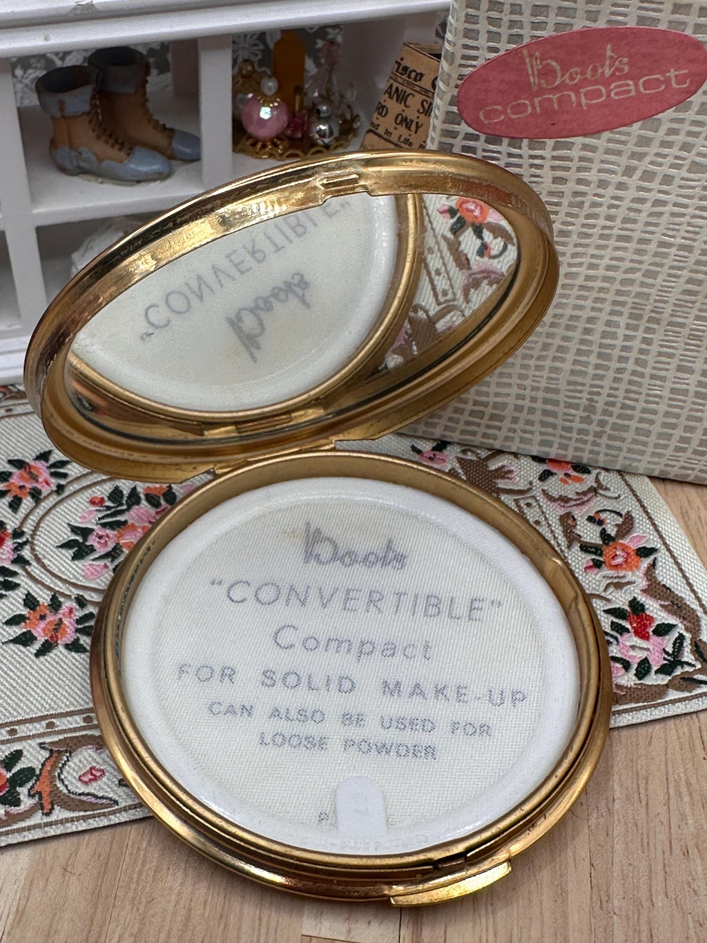 Vintage Boots Convertible Powder Compact – Boxed Unused 7.5cm Gold Tone with Pouch