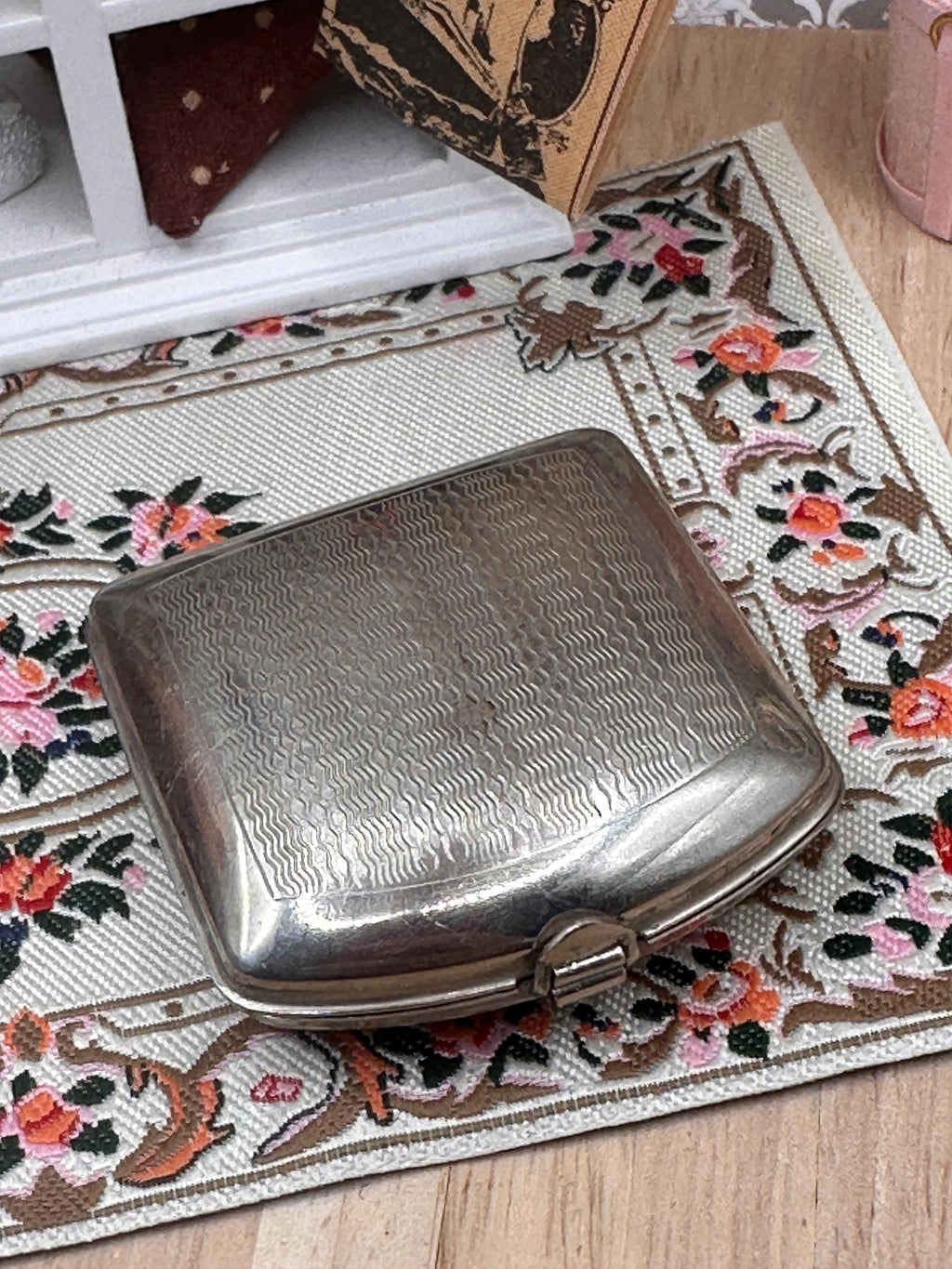 Antique 1920s Art Deco Powder Compact – Marinello Style Silver Tone Floral Heart Design – Rotating Powder Plate
