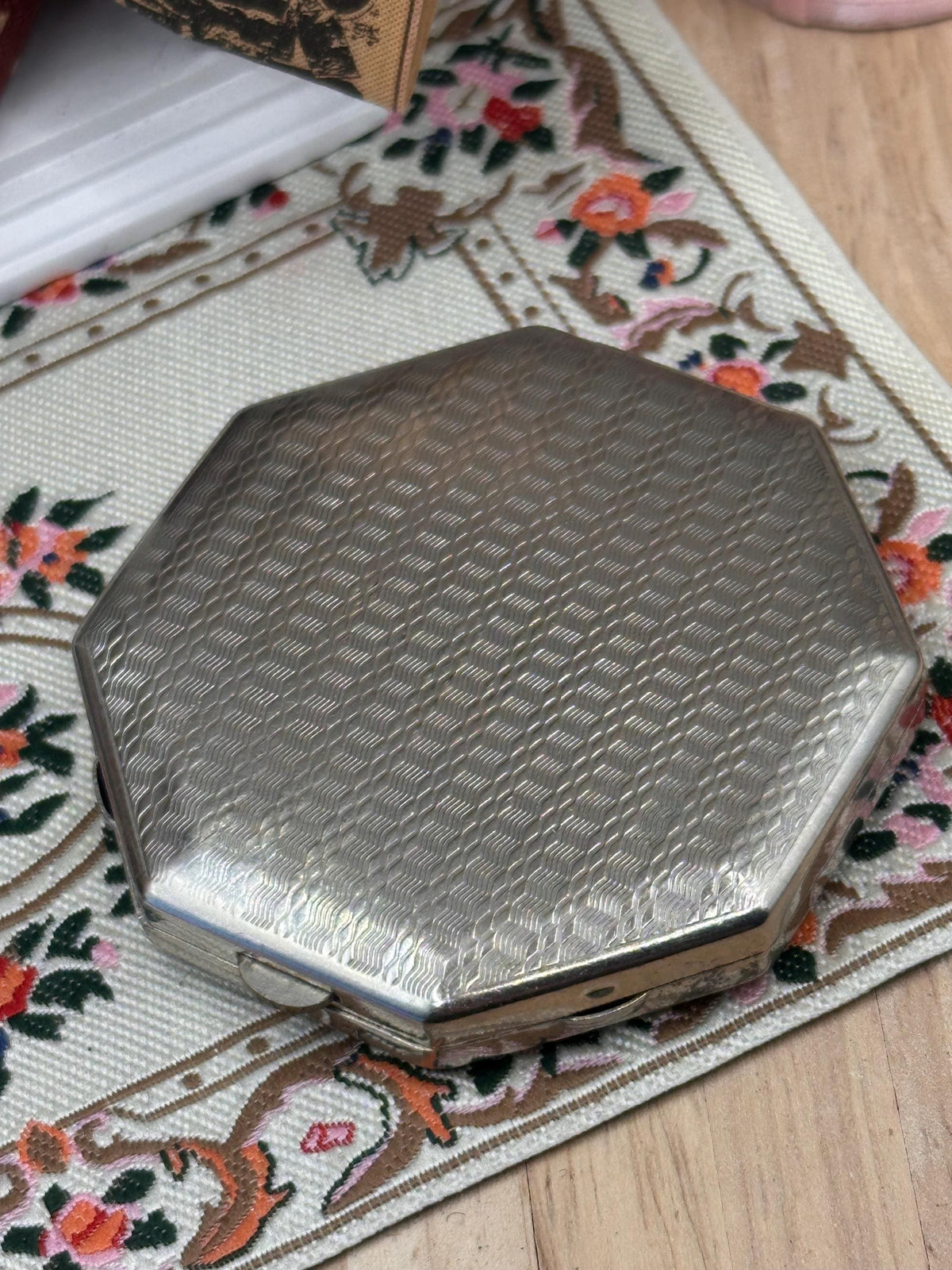 Vintage 1930s Dubarry Powdrette Compact – Art Deco Silver Tone Octagonal Powder Compact with Original Refill