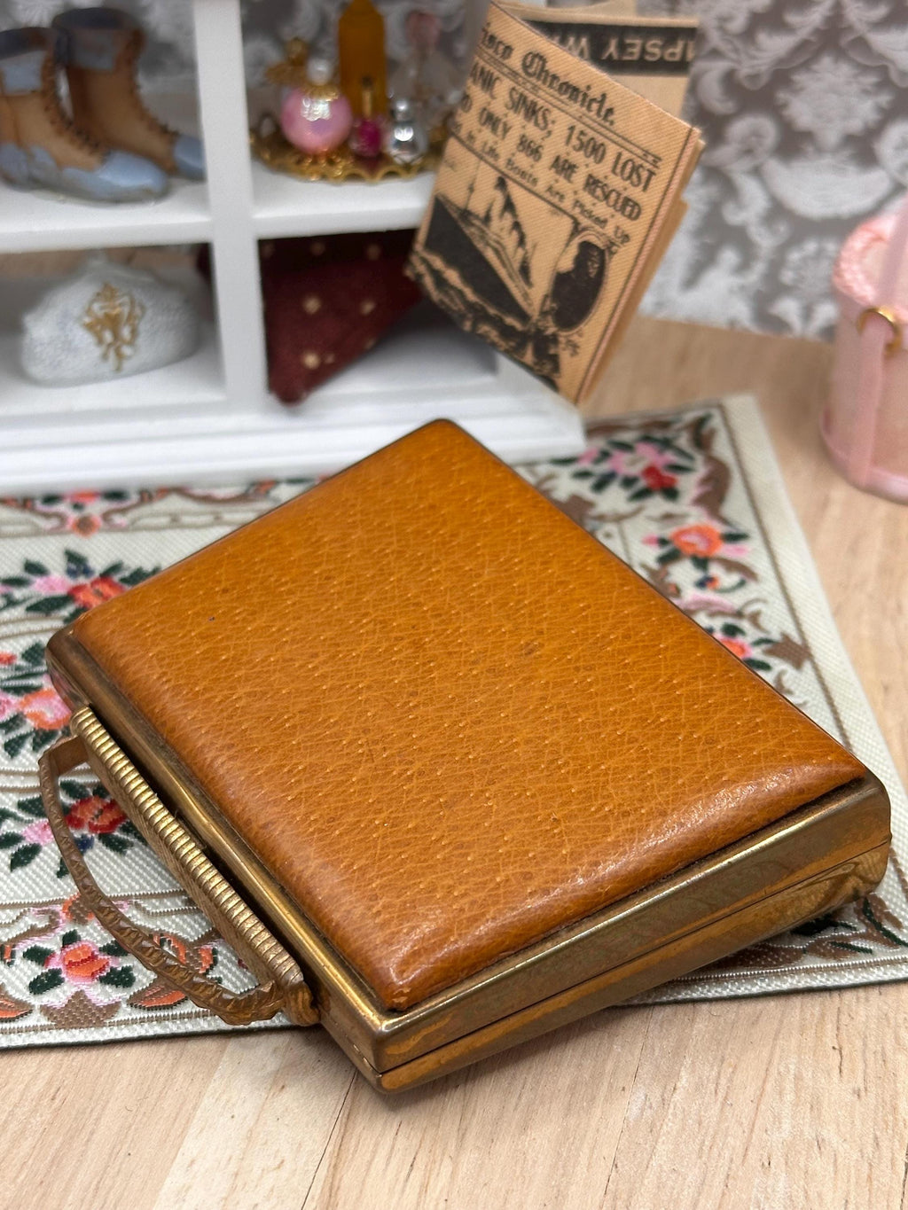 Vintage 1950s Mascot ASB Novelty Handbag Powder Compact – Tan Leather Kelly Bag Vanity Compact