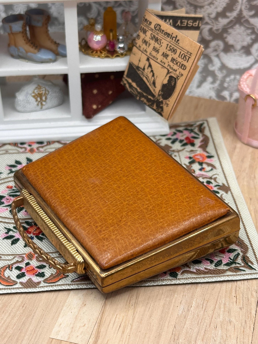 Vintage 1950s Mascot ASB Novelty Handbag Powder Compact – Tan Leather Kelly Bag Vanity Compact