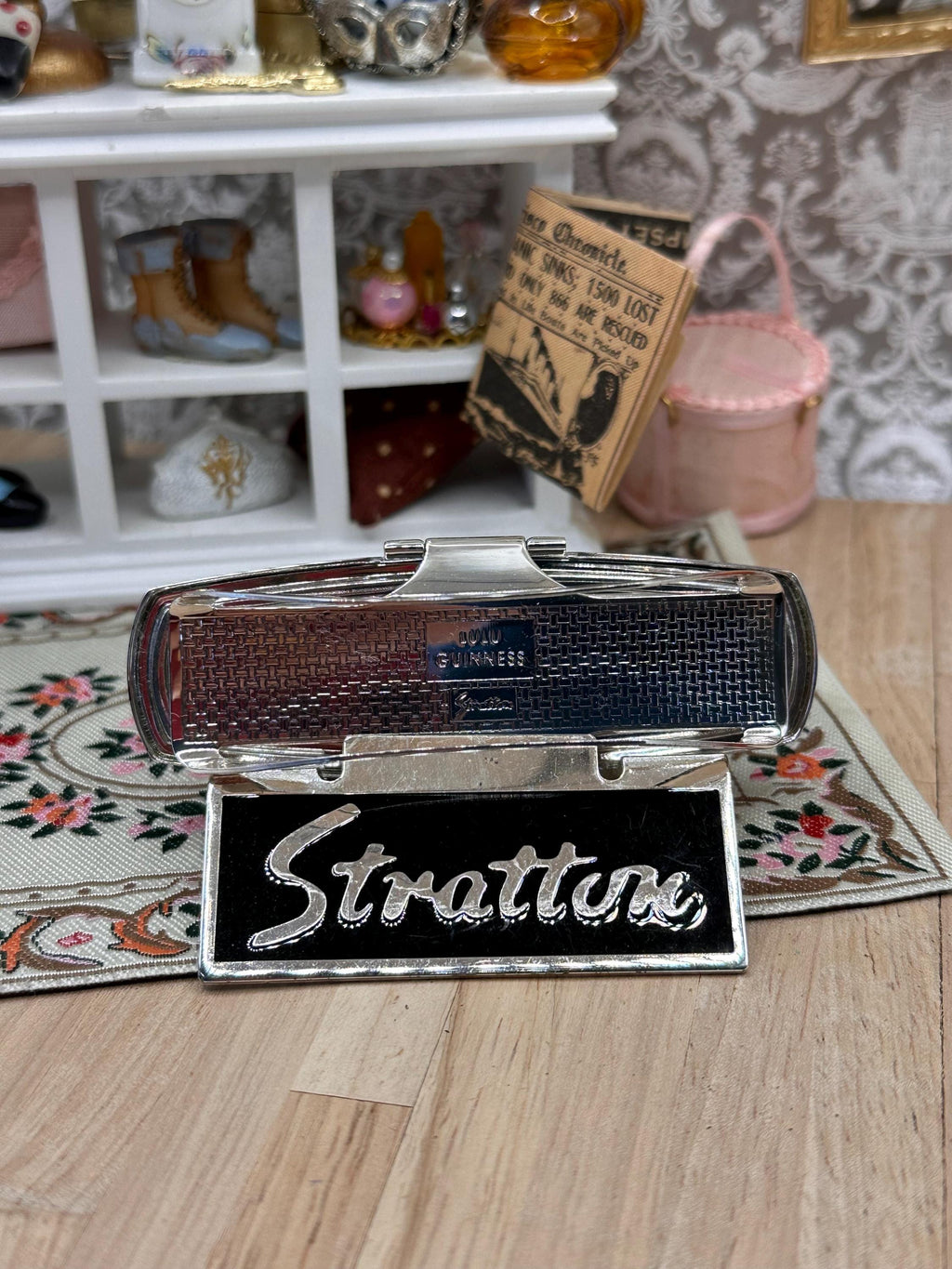 Lulu Guinness for Stratton Lipview – Red Lips Lipstick Holder & Mirror – Boxed Unused