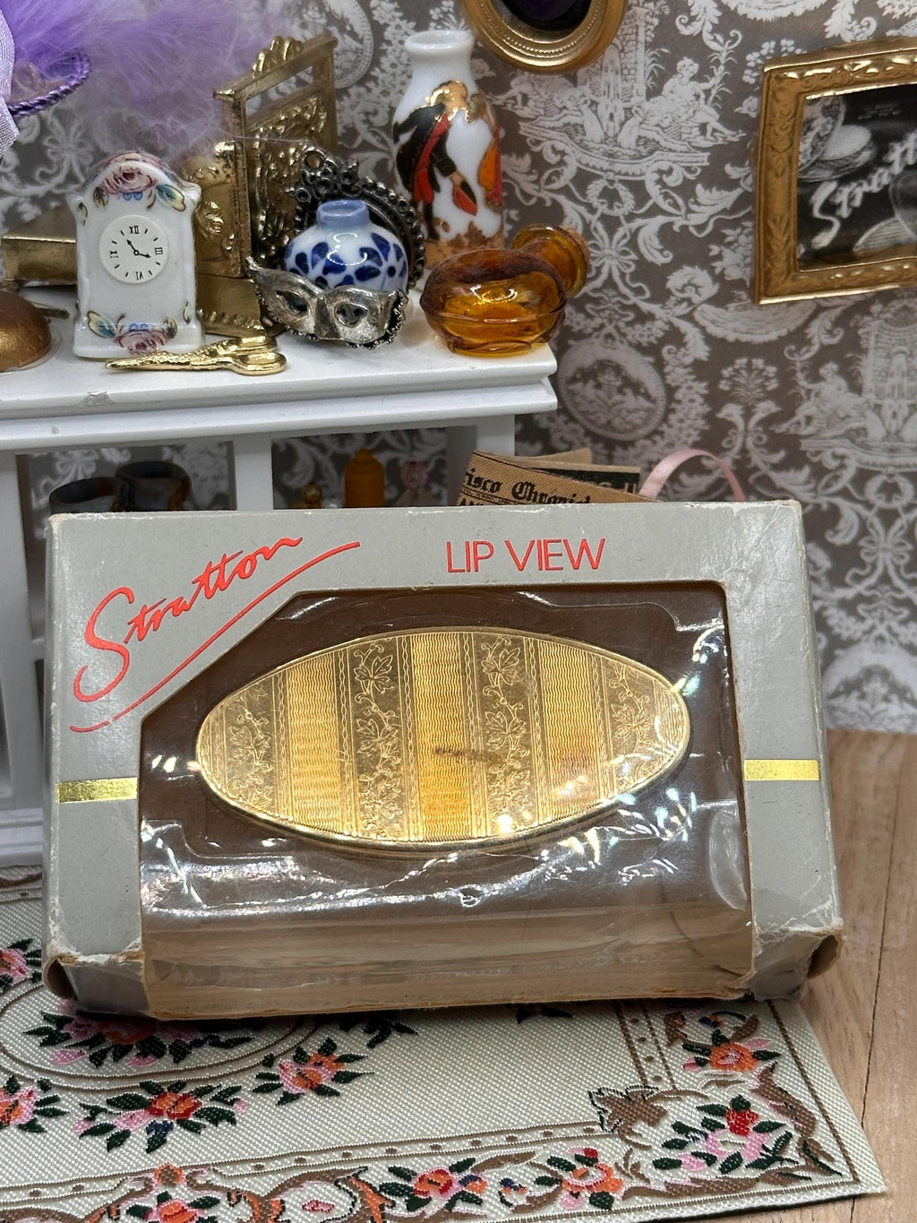 Vintage Stratton Lip View Lipstick Holder & Mirror – Gold Tone Floral Design – Original Box