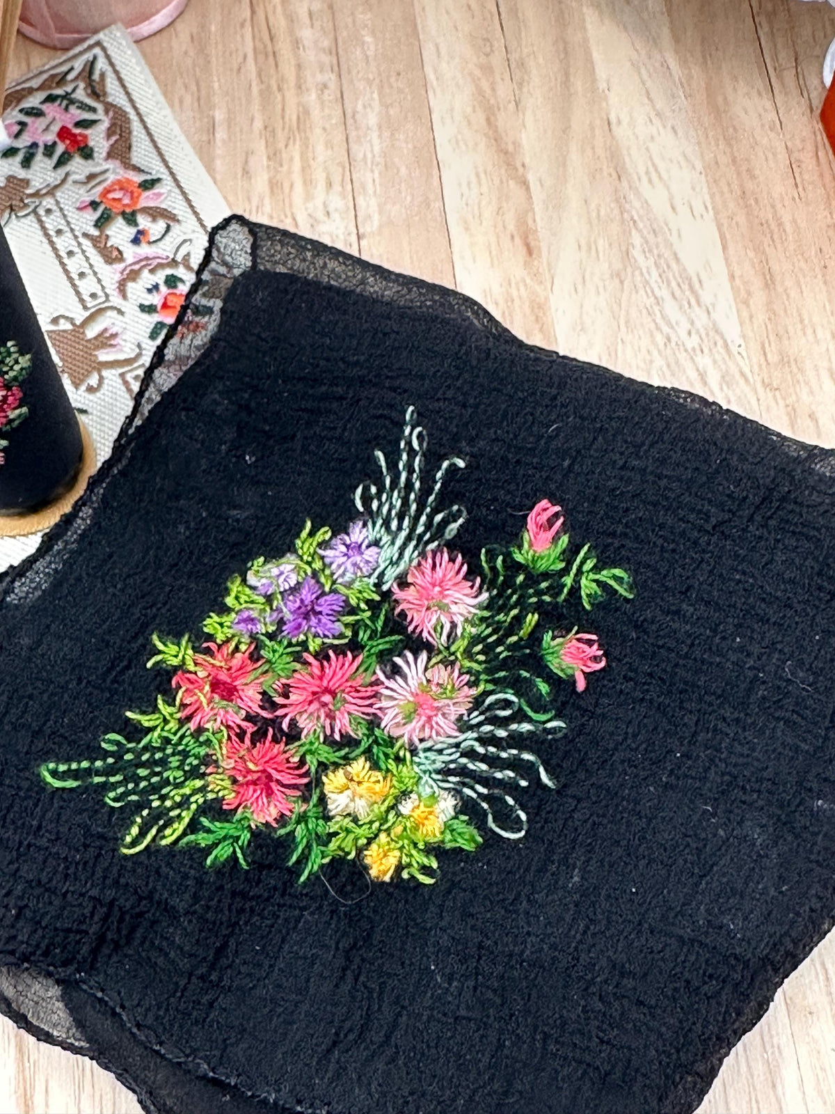 Vintage Embroidered Lipstick Holder & Handkerchief Set – Floral Vanity Accessories