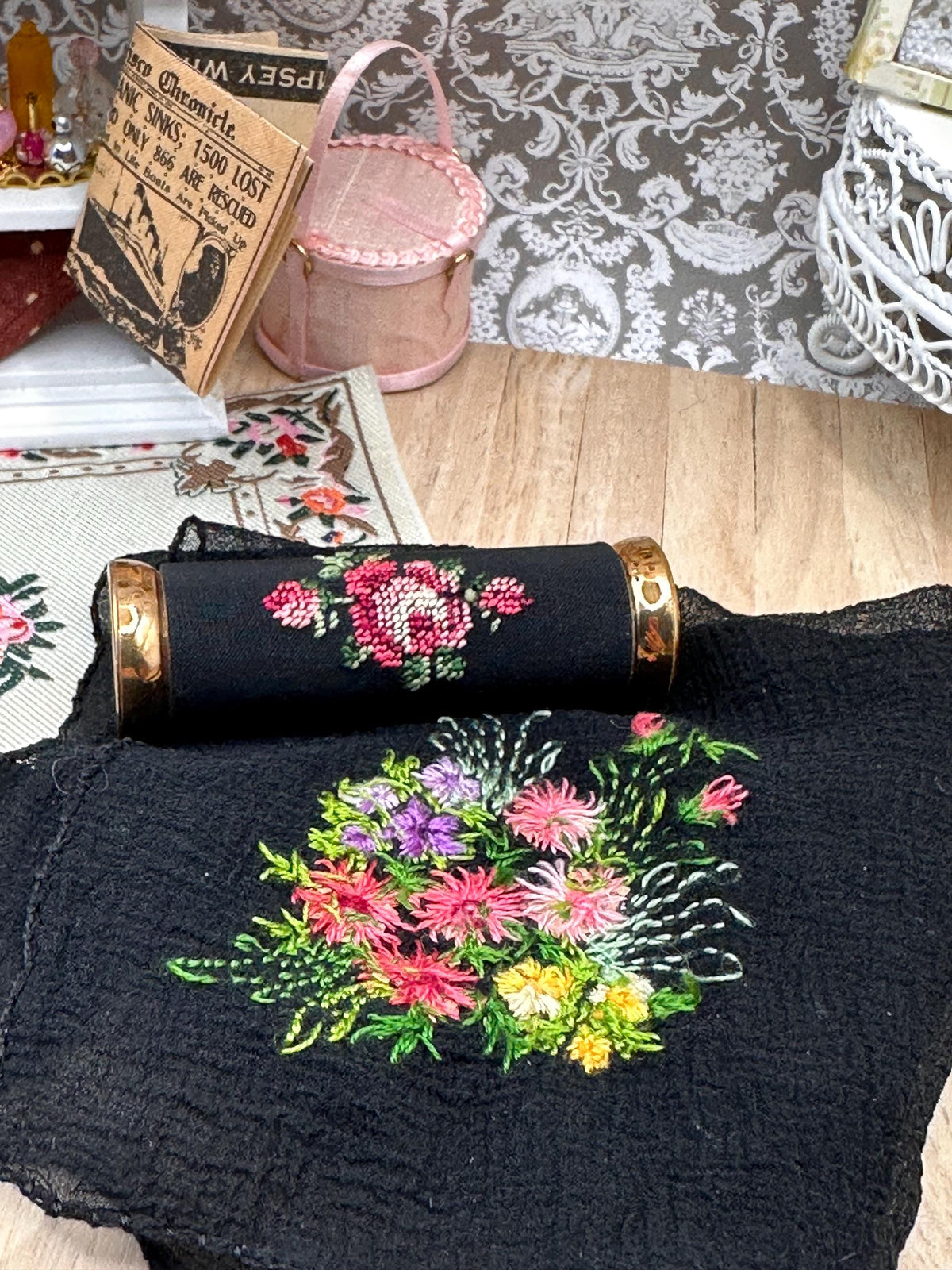 Vintage Embroidered Lipstick Holder & Handkerchief Set – Floral Vanity Accessories