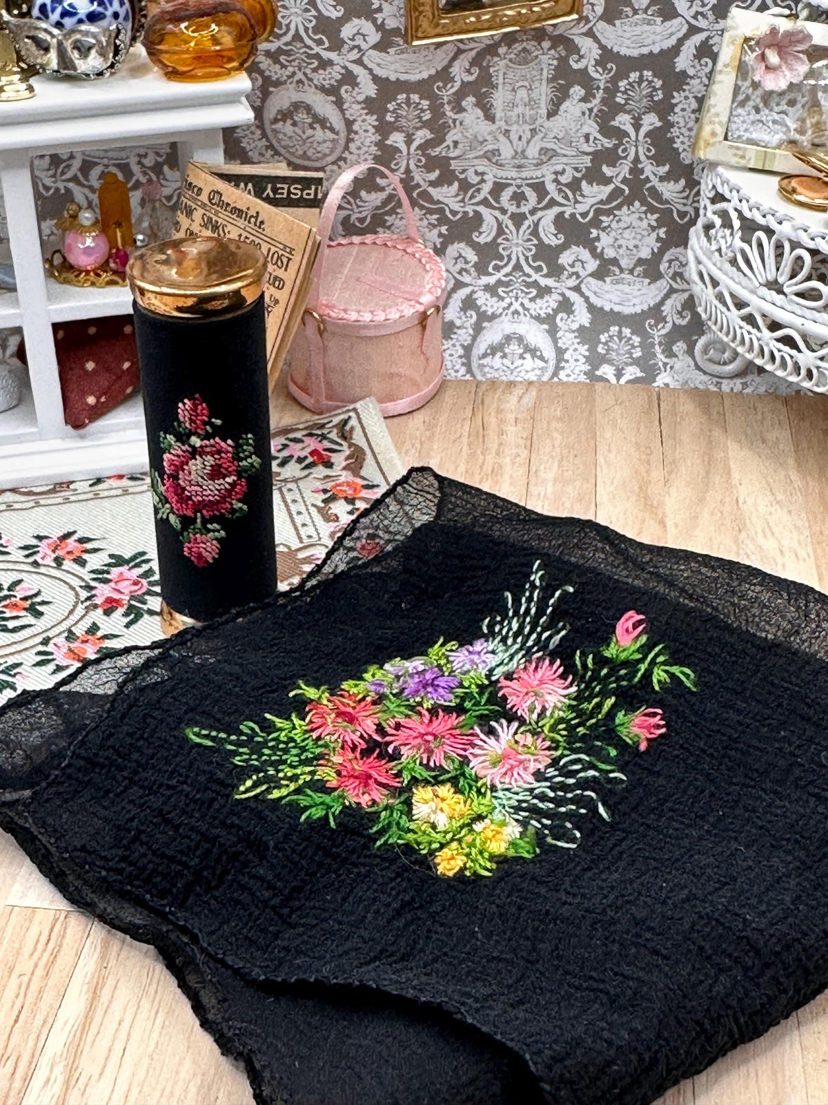 Vintage Embroidered Lipstick Holder & Handkerchief Set – Floral Vanity Accessories