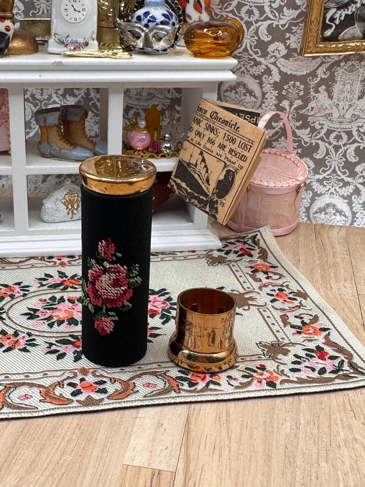 Vintage Embroidered Lipstick Holder & Handkerchief Set – Floral Vanity Accessories