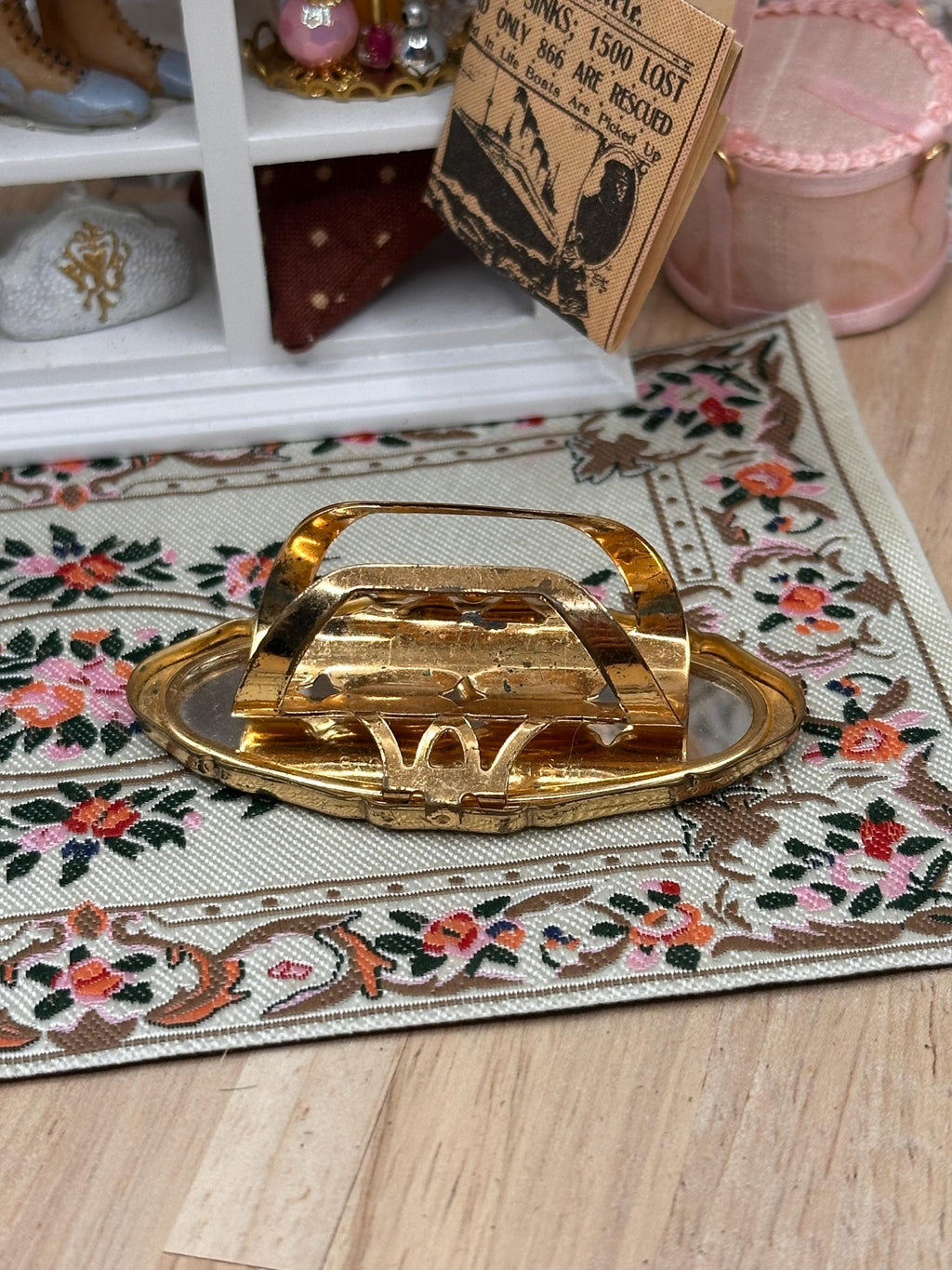 Vintage Stratton Lipview Lipstick Holder & Mirror – Gold Tone Geometric Design – 6cm