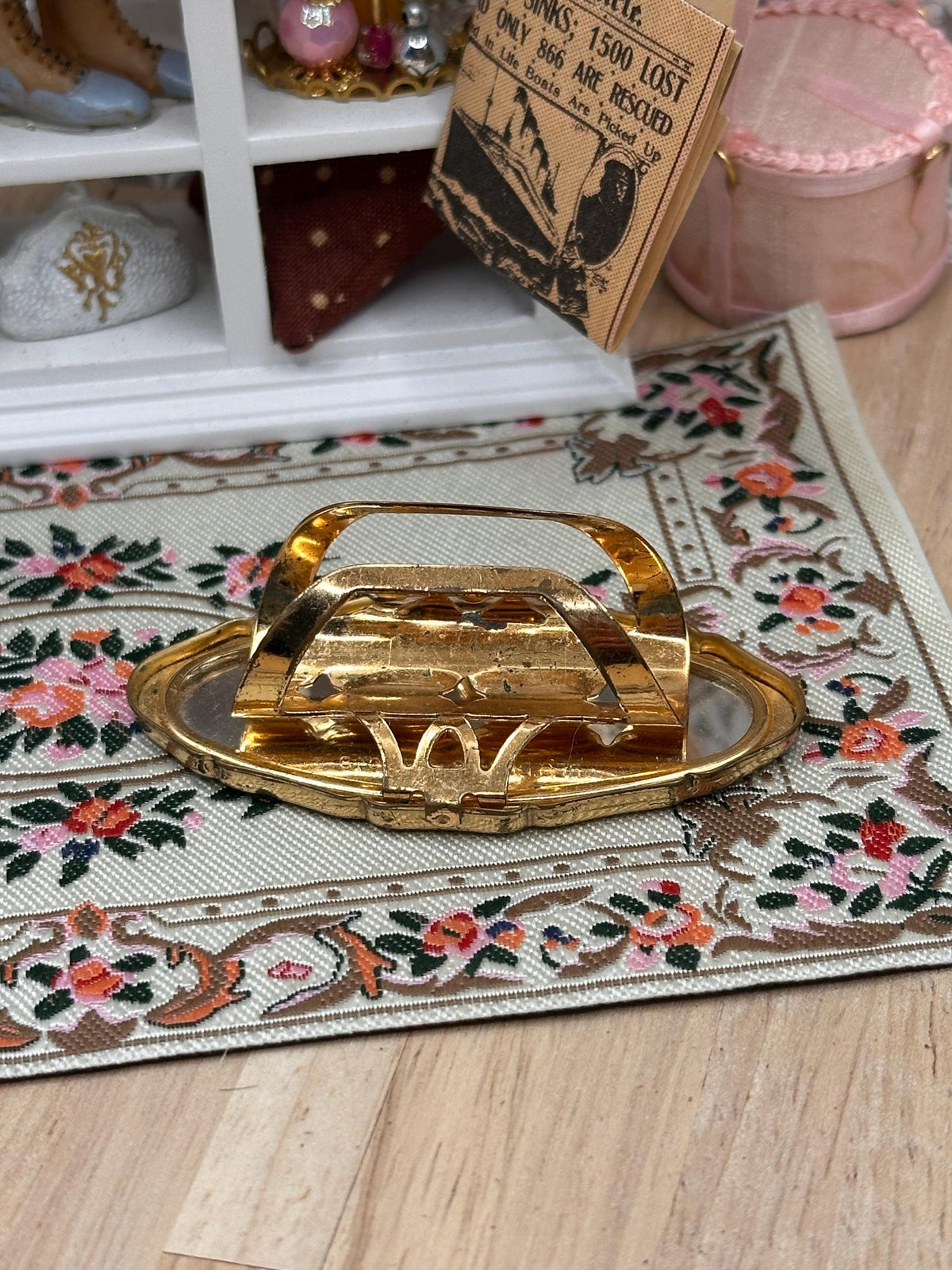 Vintage Stratton Lipview Lipstick Holder & Mirror – Gold Tone Geometric Design – 6cm