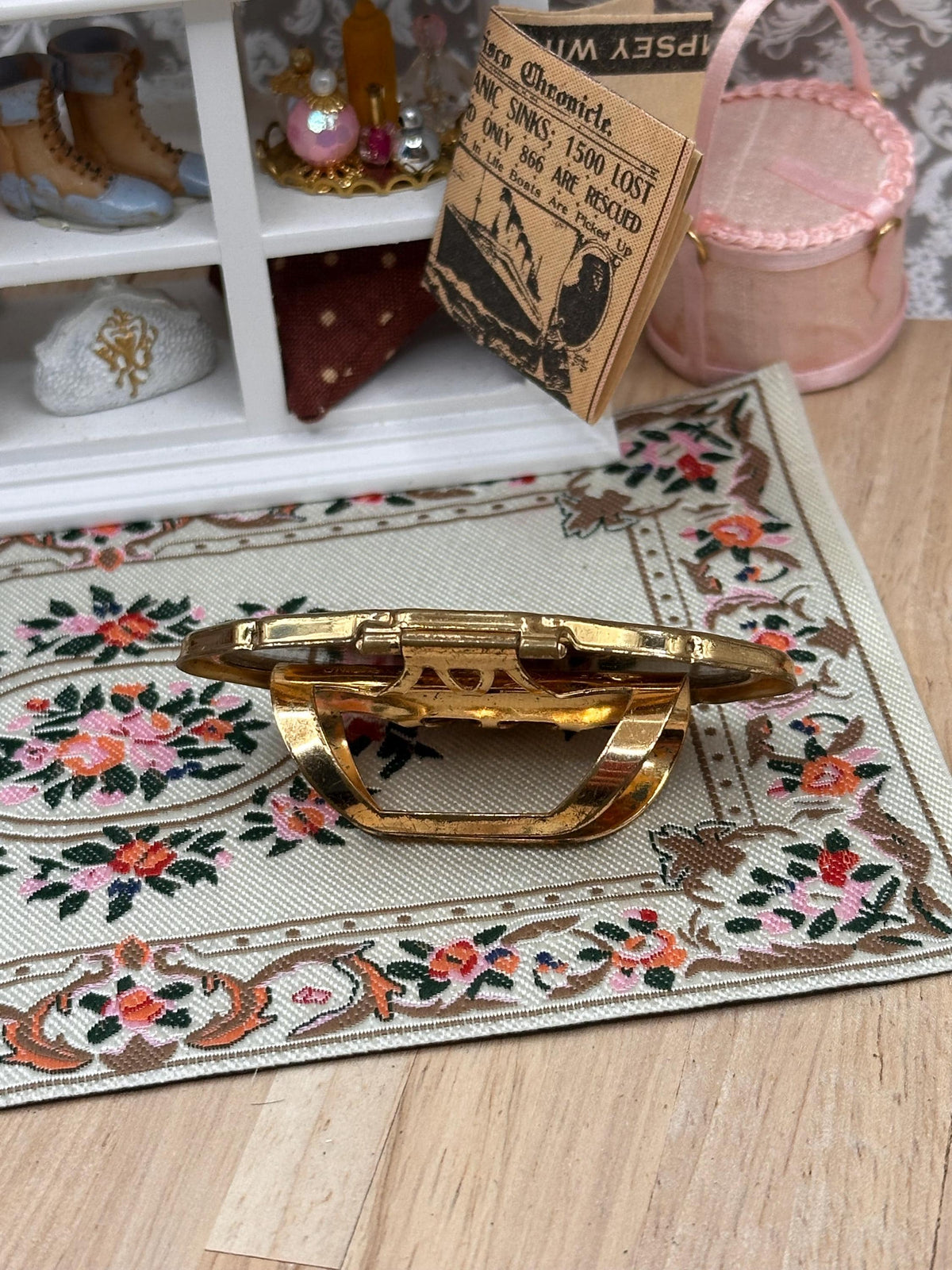 Vintage Stratton Lipview Lipstick Holder & Mirror – Gold Tone Geometric Design – 6cm