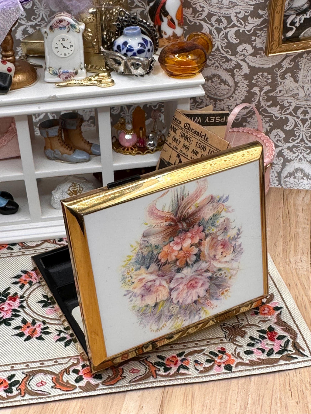 Vintage Stratton Large Floral Pill Box and Medication Case – Gold Tone 7 x 6cm