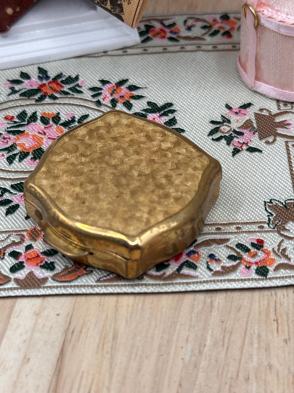 Vintage Stratton Gold Tone Pill Box – Engine Turned Design 4cm