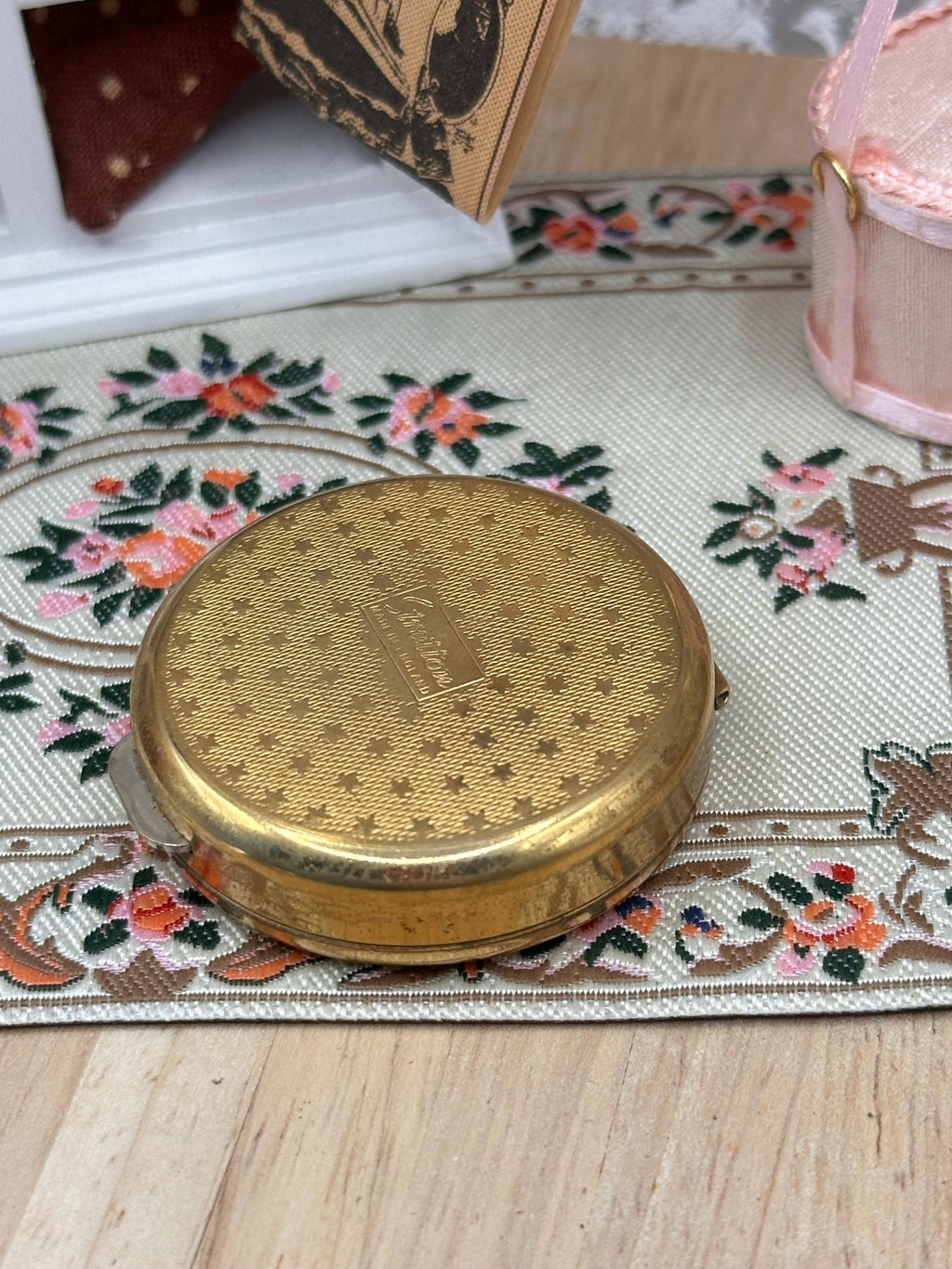 Vintage Stratton Black and Gold Pill Box – Art Deco Style 4.5cm