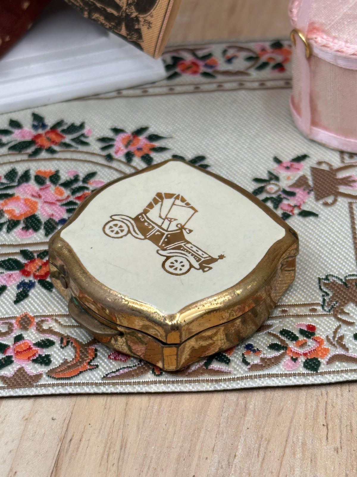 Vintage Stratton Personal Pocket Ashtray – Veteran Car Design 4cm