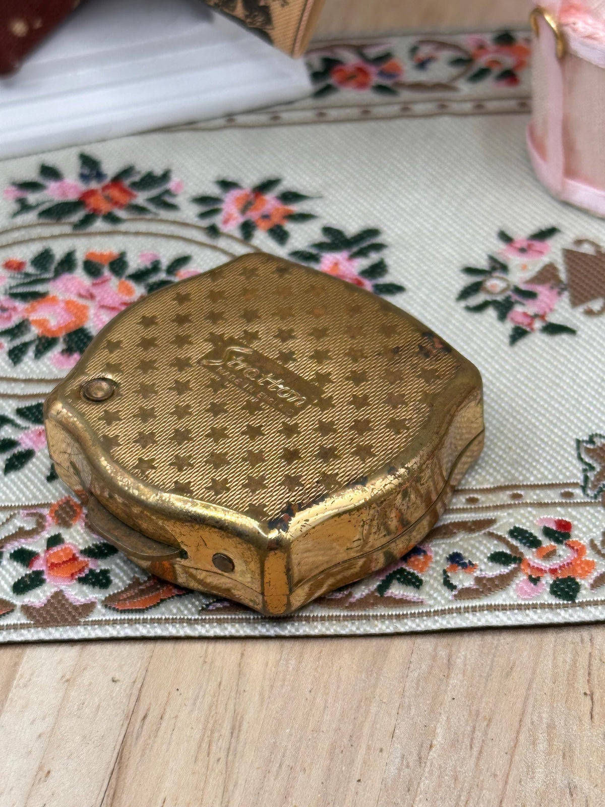 Vintage Stratton Personal Pocket Ashtray – Veteran Car Design 4cm