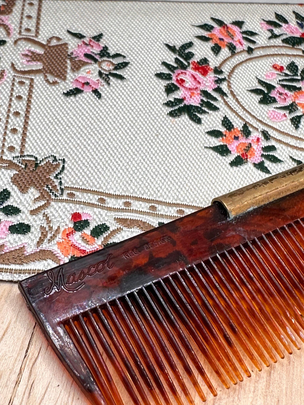 Vintage Mascot Handbag Comb Gold Tone Textured Case Tortoiseshell Effect 10.5cm