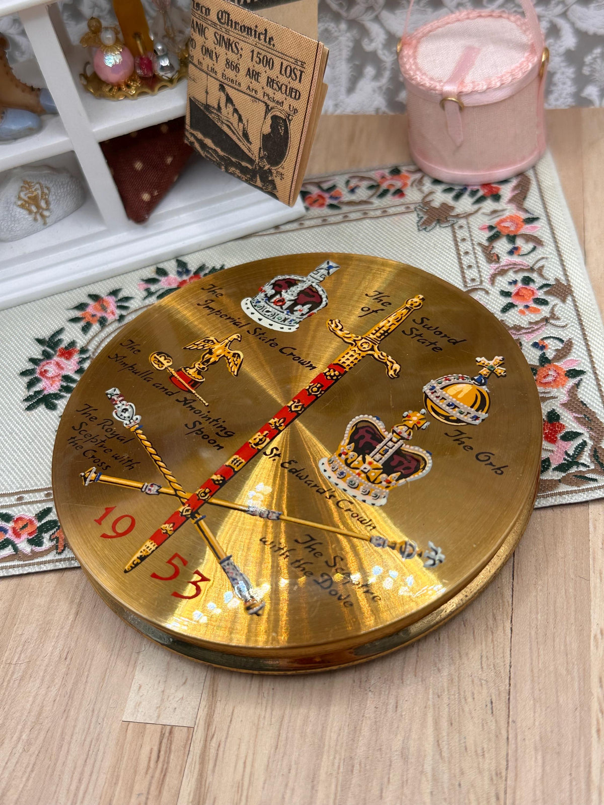 Rare 1953 Queen Elizabeth II Coronation Regalia Powder Compact 9cm