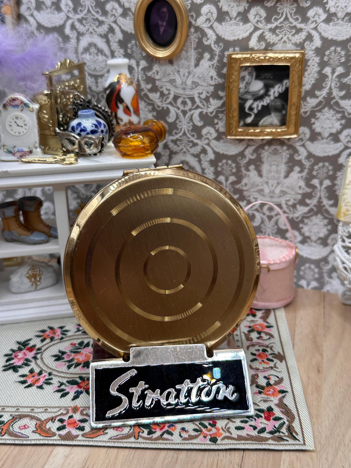 Vintage 1950s Stratton Gold Tone Powder Compact – Diamond Cut Concentric Circle Design 7.5cm