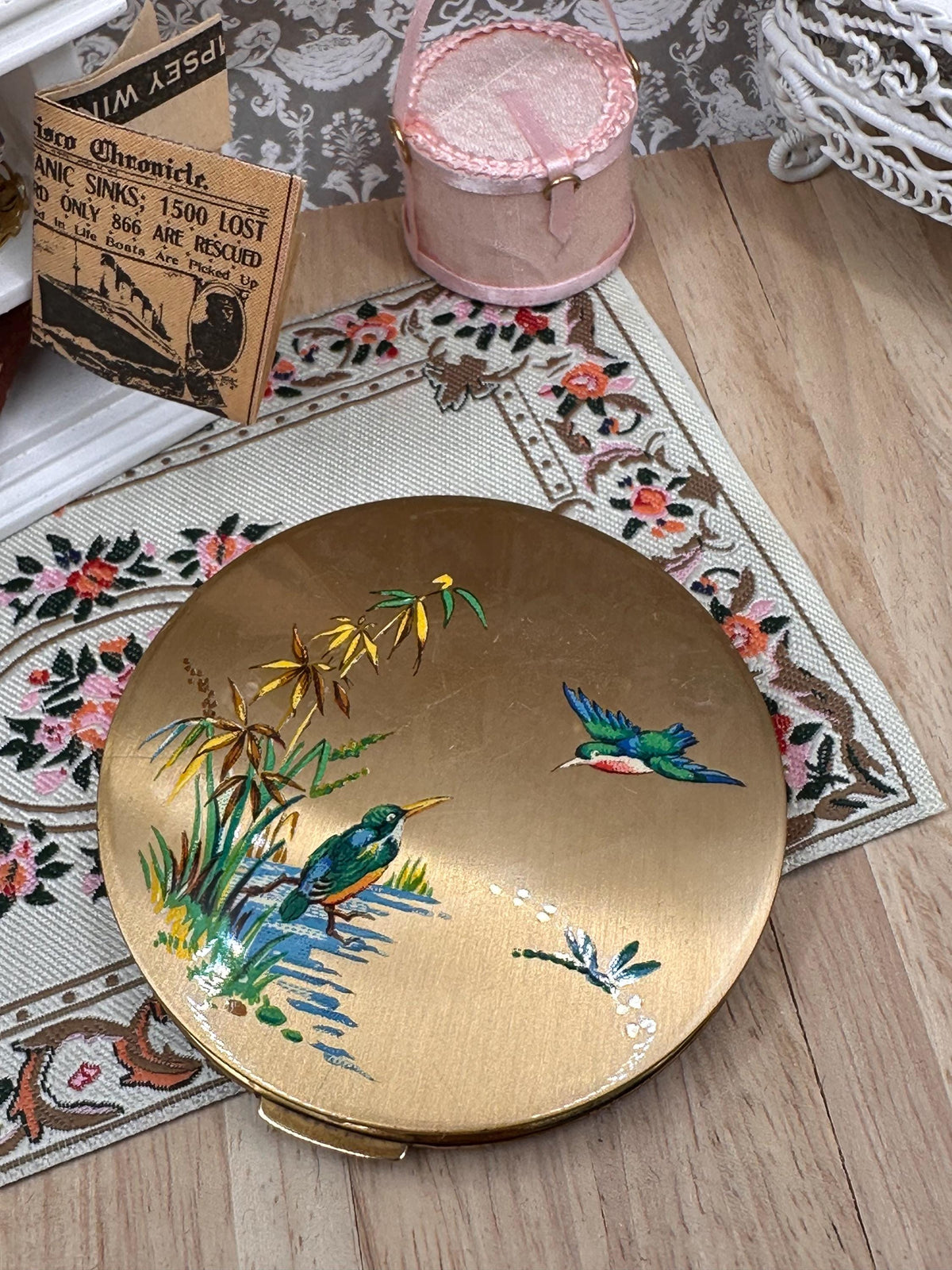 Vintage Stratton Kingfisher Powder Compact – Bird, Bamboo & Dragonfly Design 7.5cm