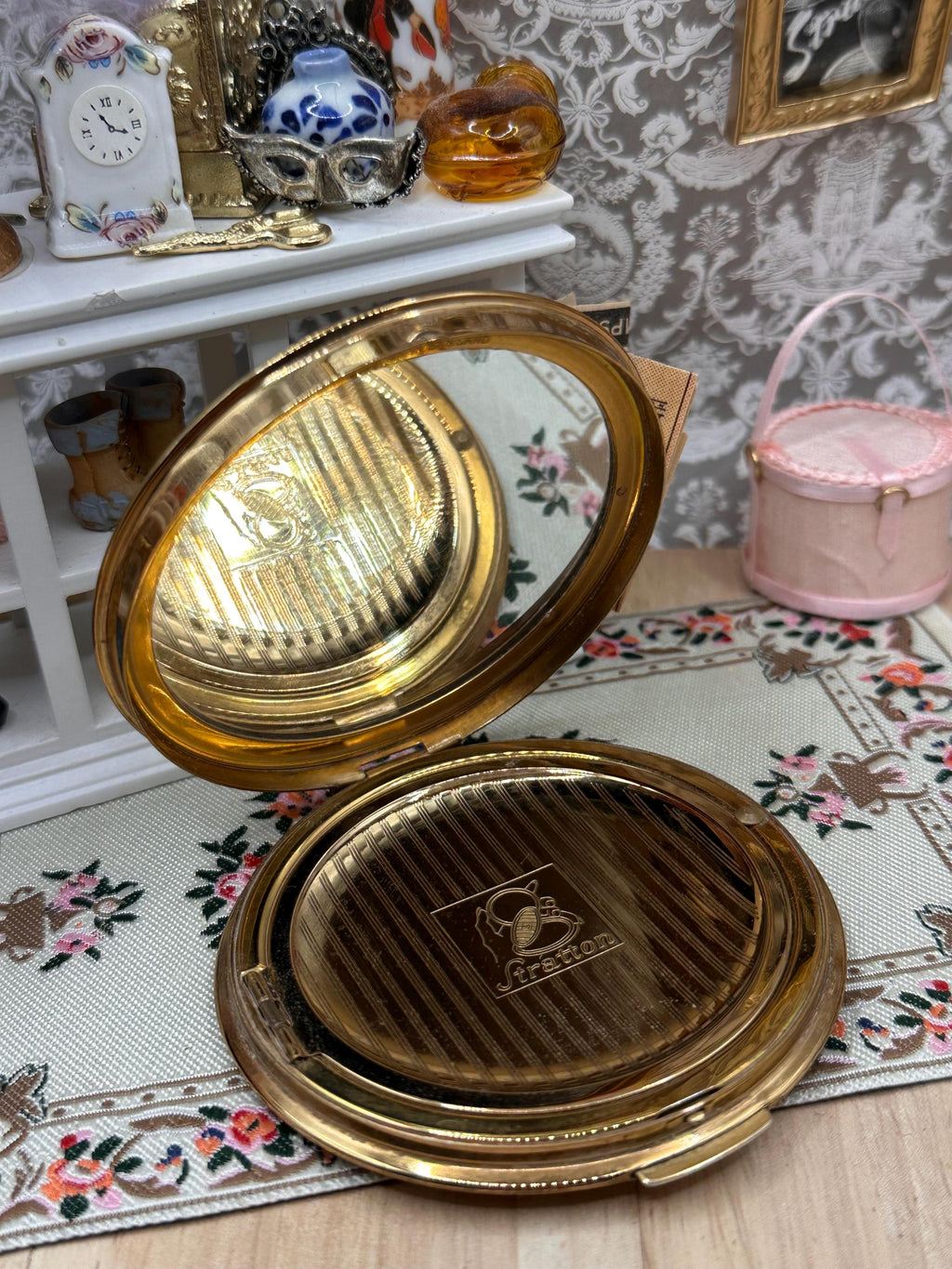 Vintage Stratton Kingfisher Powder Compact – Bird, Bamboo & Dragonfly Design 7.5cm