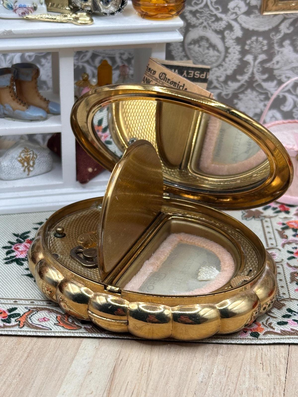 Vintage Kigu Minuette Musical Powder Compact – Ornate Gilt Floral Design – Thorens Swiss Movement – 1950s