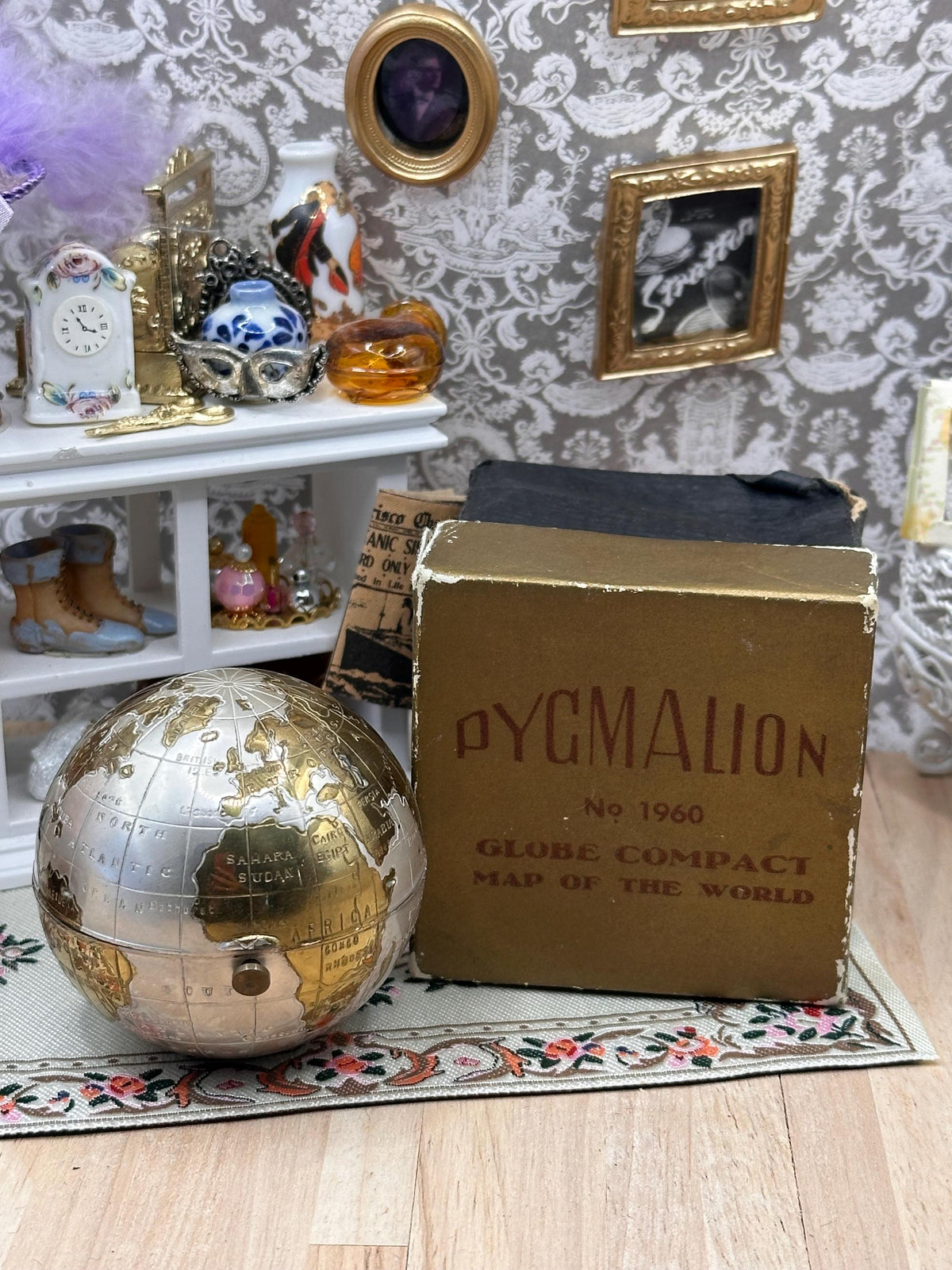 Rare 1950s Pygmalion No. 1960 Globe Powder Compact – Satin Silver & Gold World Map – Boxed Complete