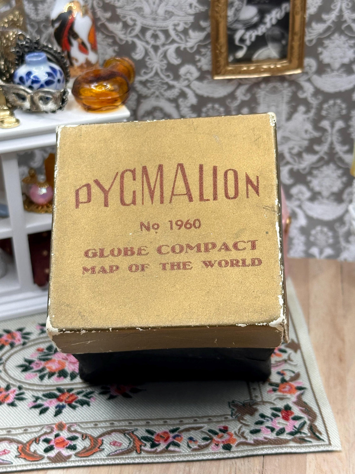 Rare 1950s Pygmalion No. 1960 Globe Powder Compact – Satin Silver & Gold World Map – Boxed Complete