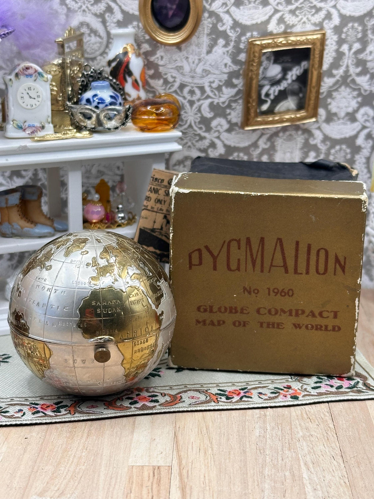 Rare 1950s Pygmalion No. 1960 Globe Powder Compact – Satin Silver & Gold World Map – Boxed Complete