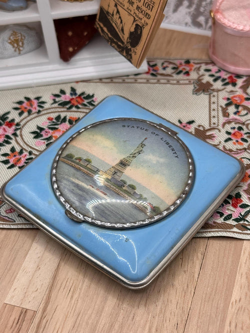 1940s Statue of Liberty Blue Enamel Powder Compact with Metal Sifter – Vintage American Souvenir